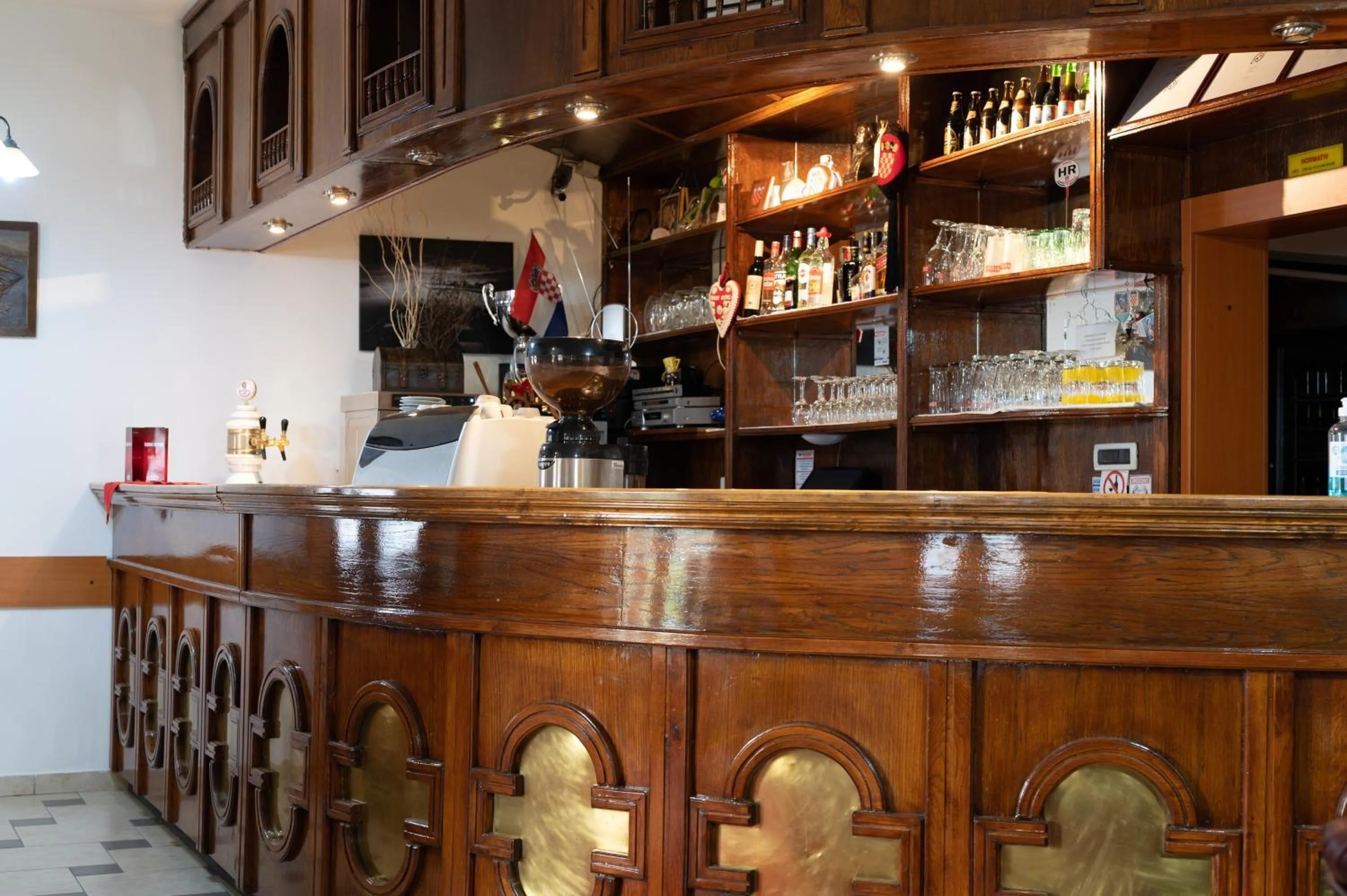 Restaurant/places to eat in Hotel Mirni Kutak