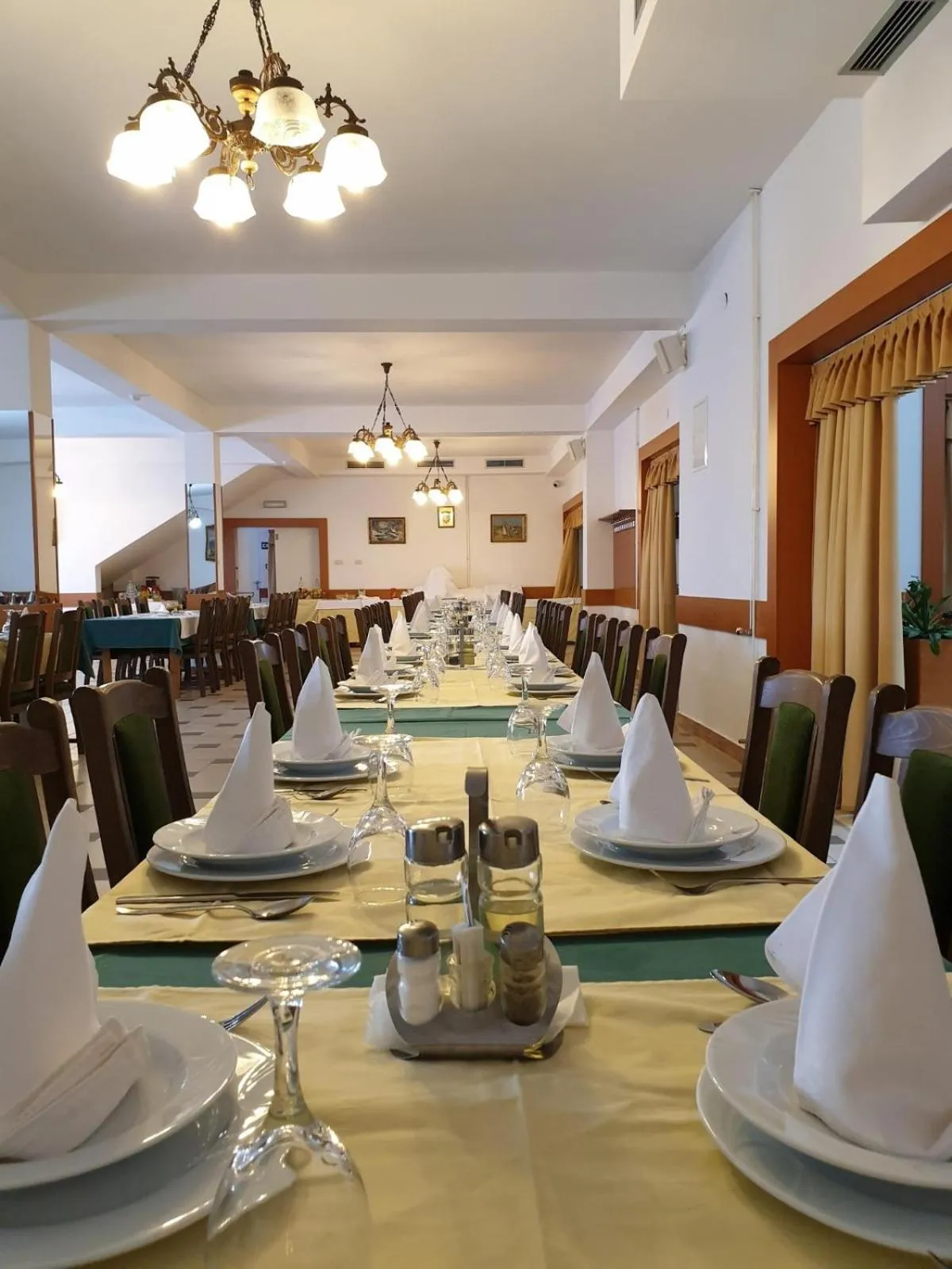 Restaurant/places to eat in Hotel Mirni Kutak
