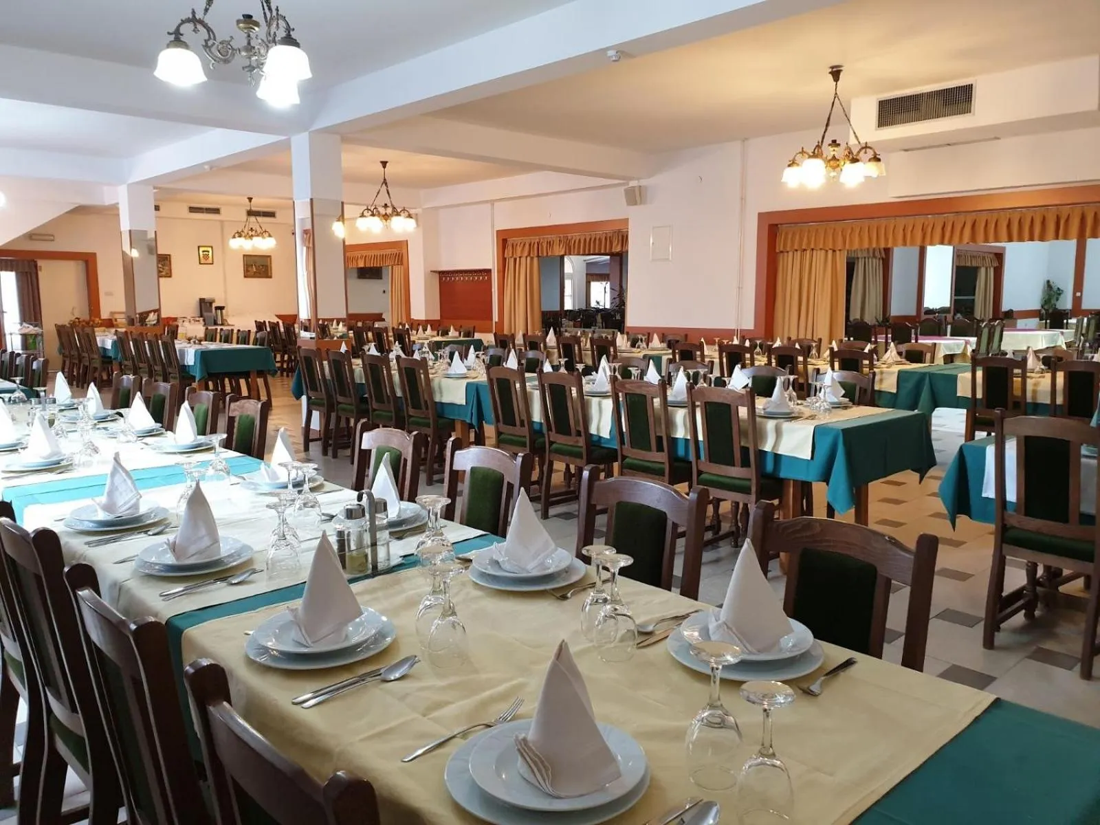 Restaurant/places to eat in Hotel Mirni Kutak