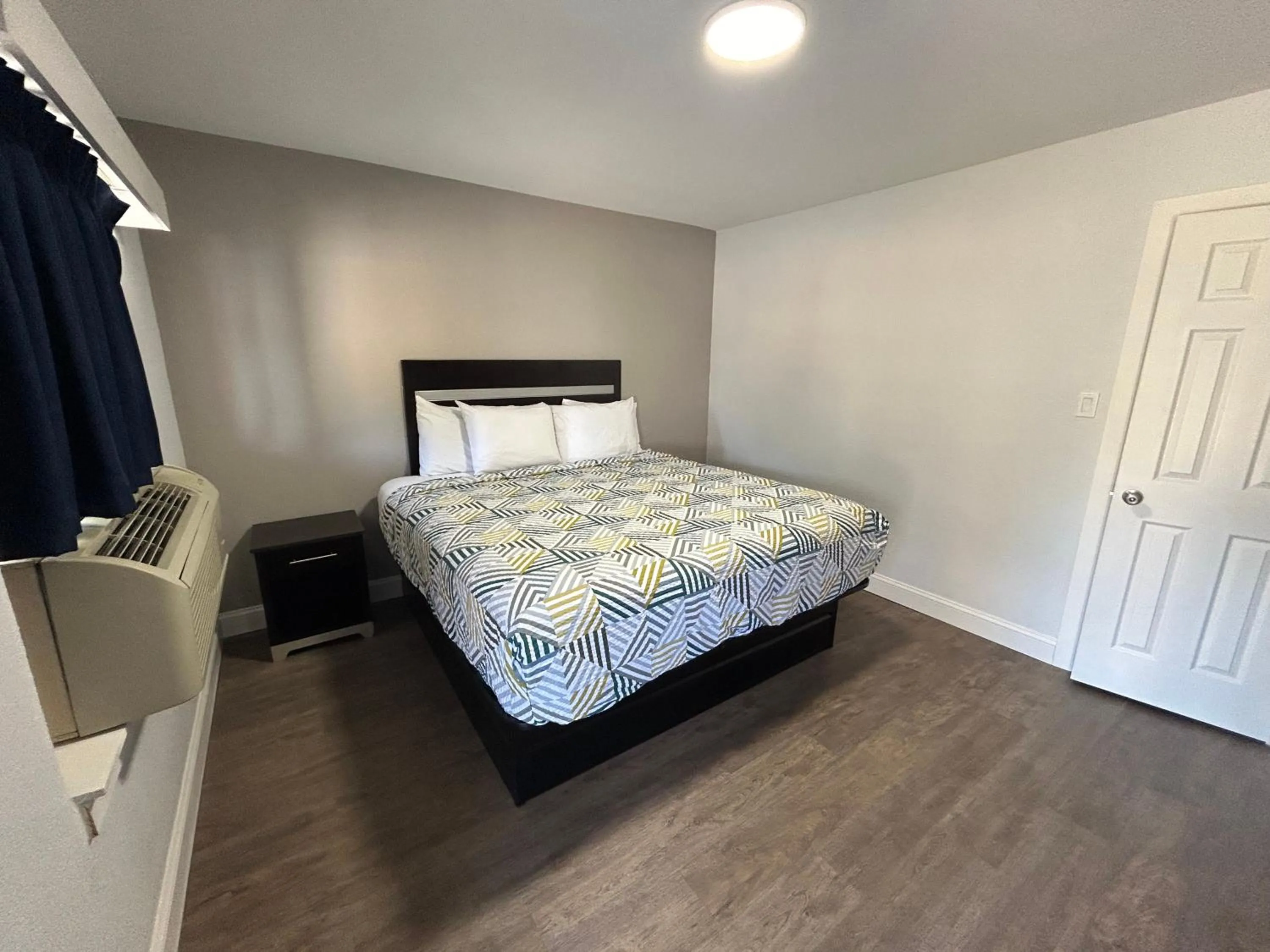 Bed in Motel 6 Ponca City, OK