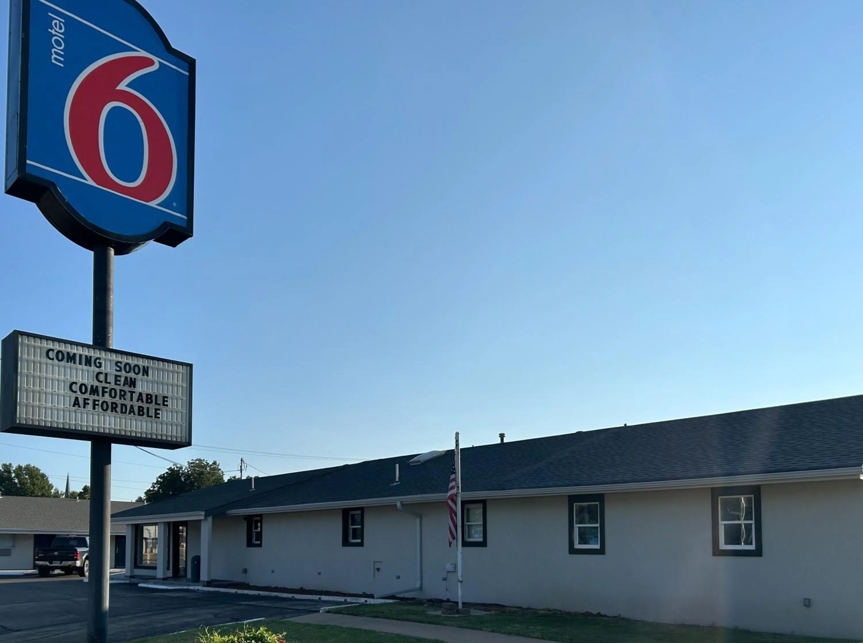 Property building in Motel 6 Ponca City, OK