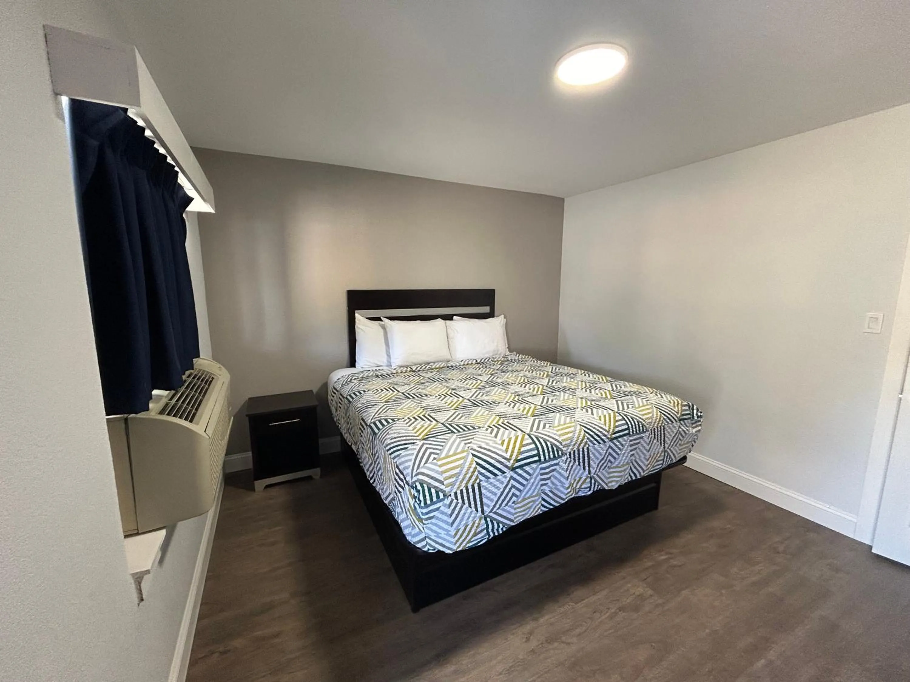 Bedroom, Bed in Motel 6 Ponca City, OK