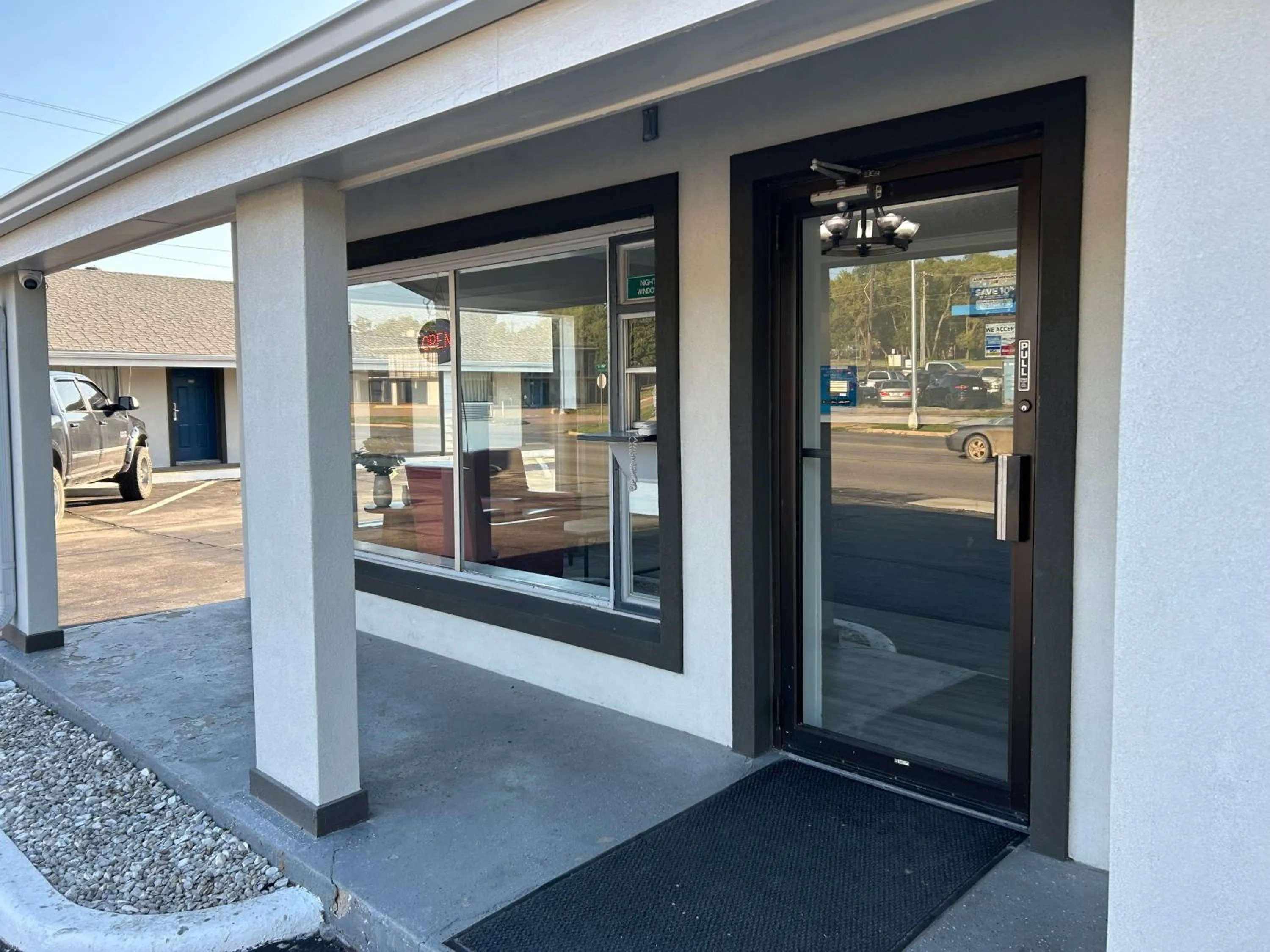 Property building in Motel 6 Ponca City, OK