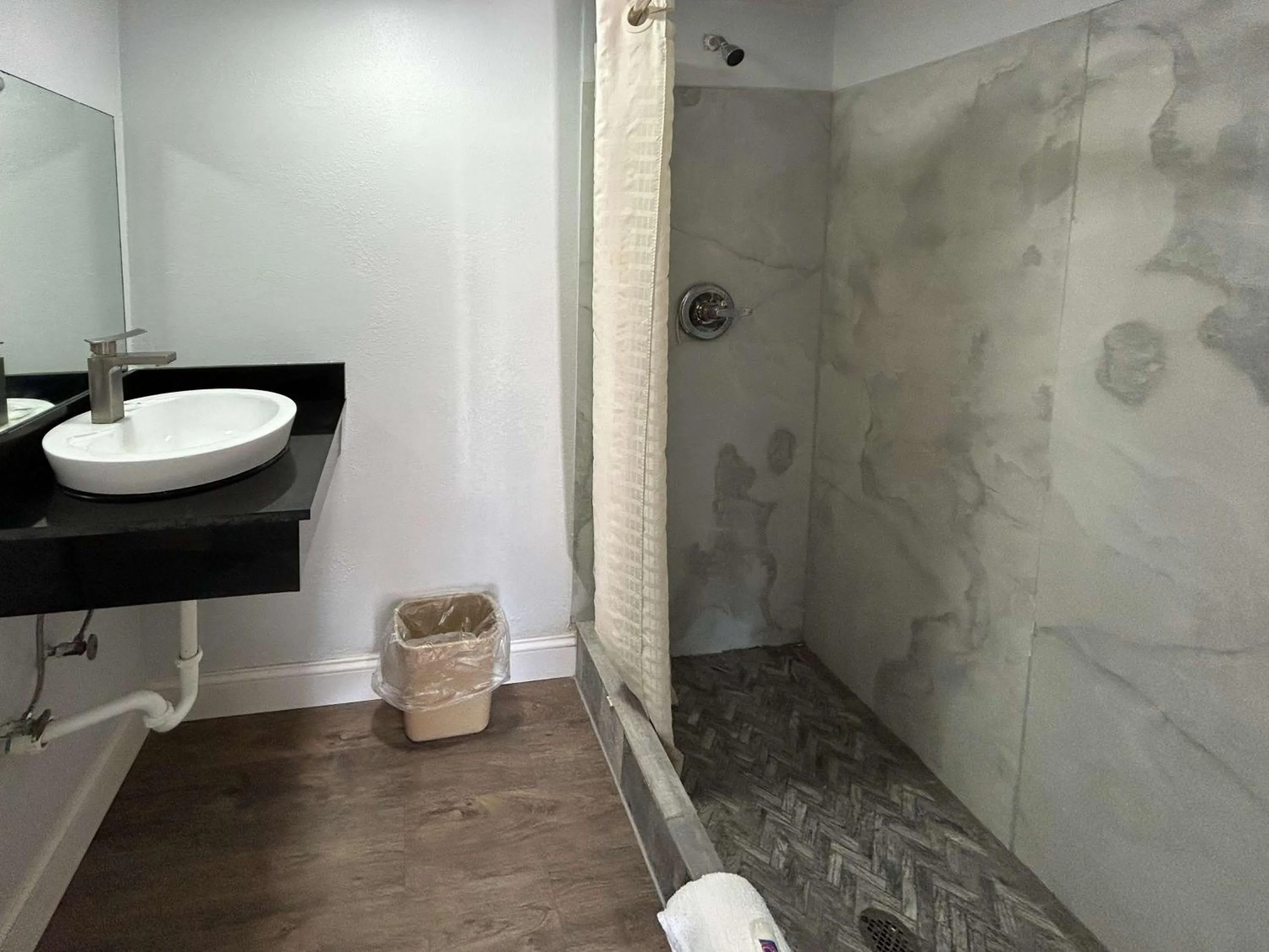 Bathroom in Motel 6 Ponca City, OK