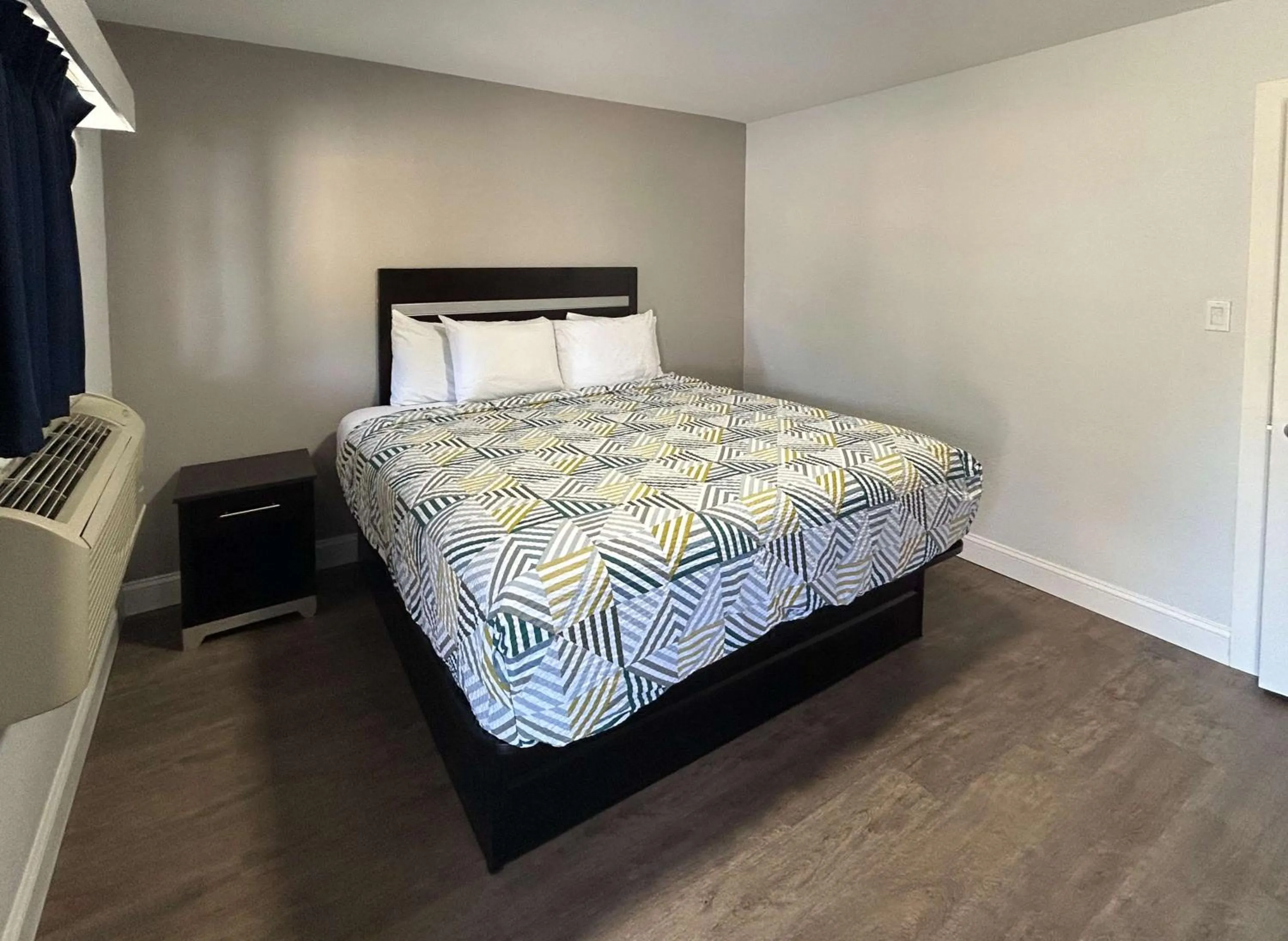 Bedroom, Bed in Motel 6 Ponca City, OK