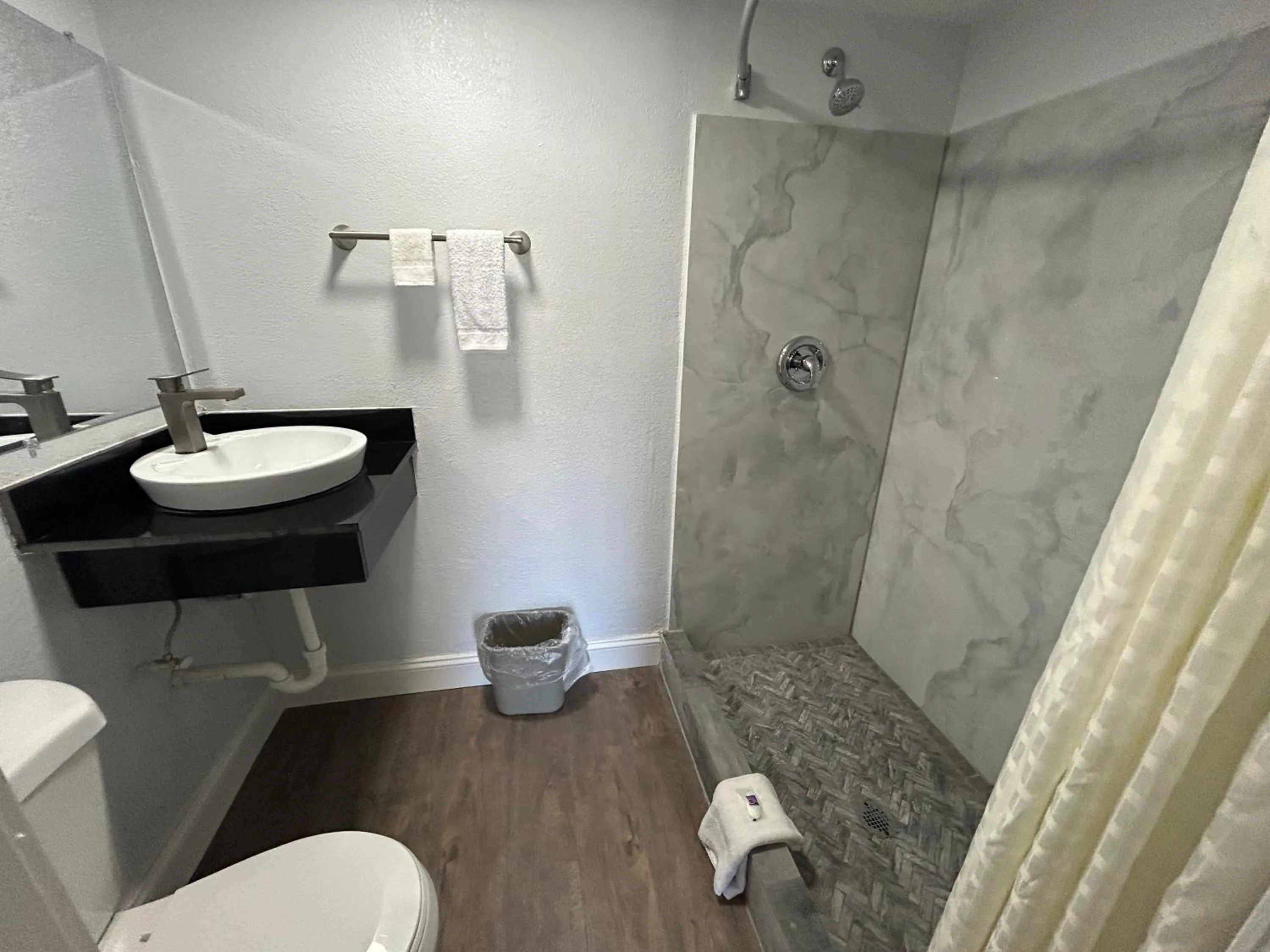 Bathroom in Motel 6 Ponca City, OK