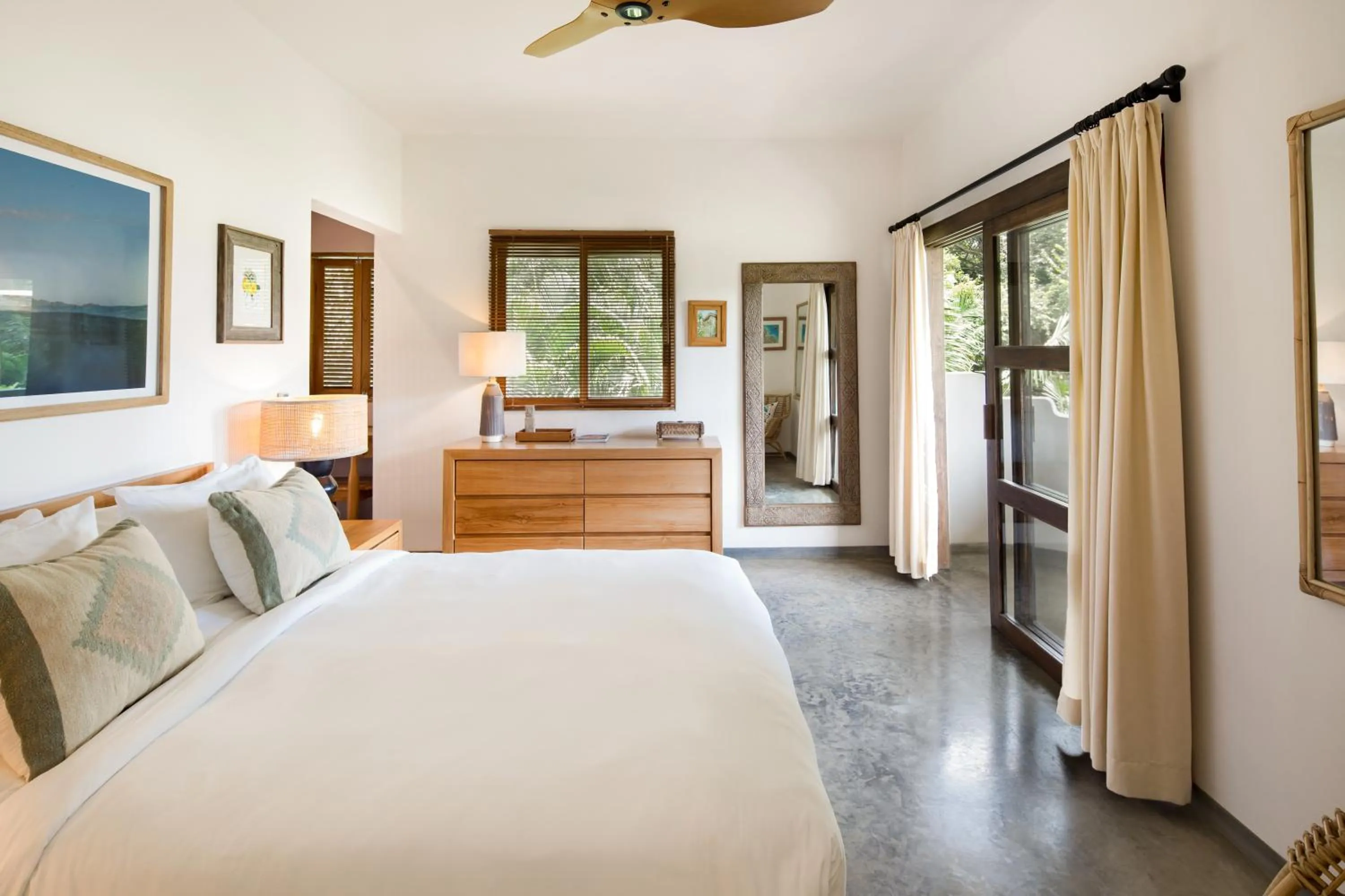 Bedroom, Bed in The Nomadic Hotel