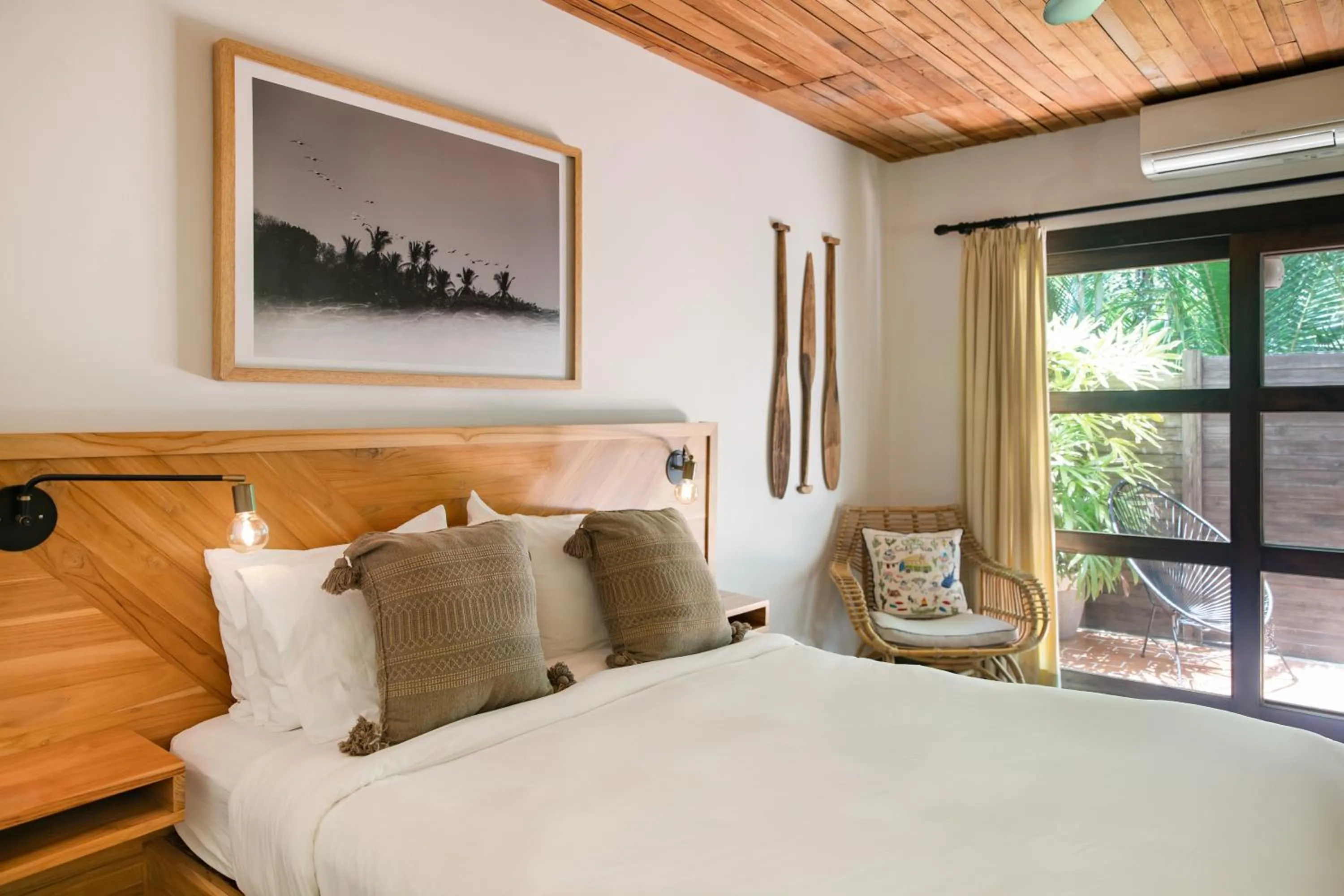 Bedroom, Bed in The Nomadic Hotel