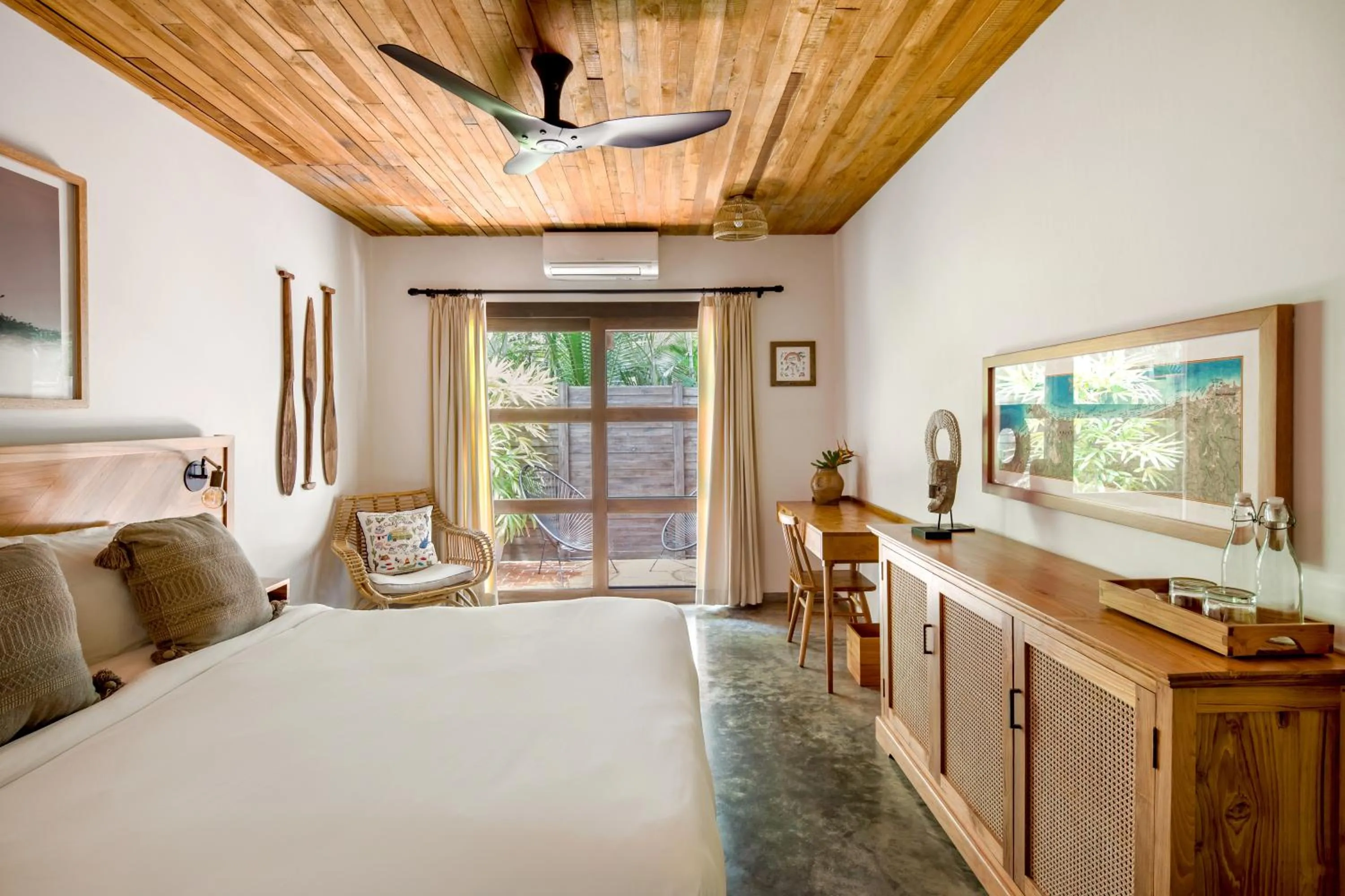 Bedroom, Bed in The Nomadic Hotel