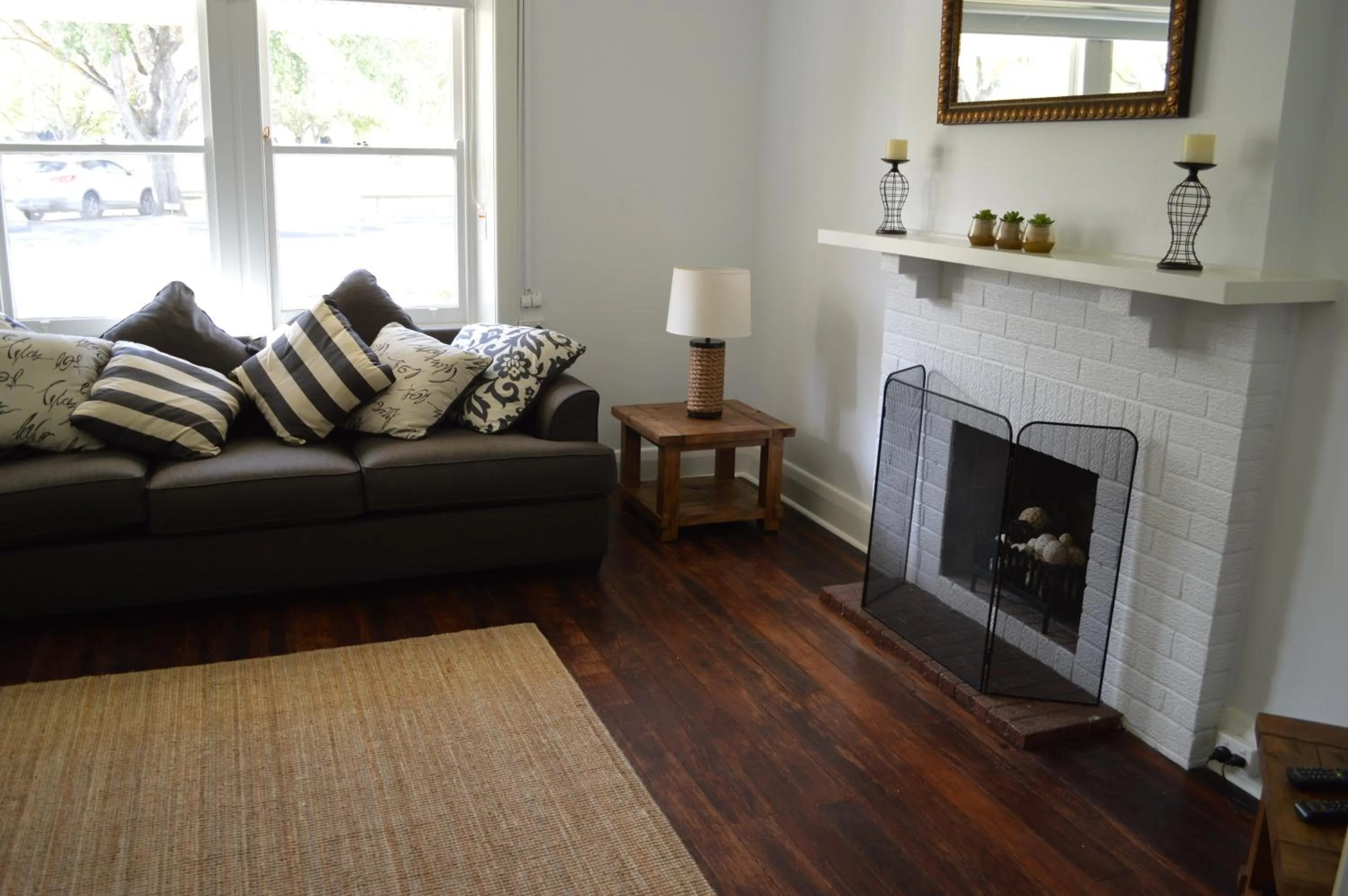 Lounge or bar in Two Cow Cottage Bed & Breakfast