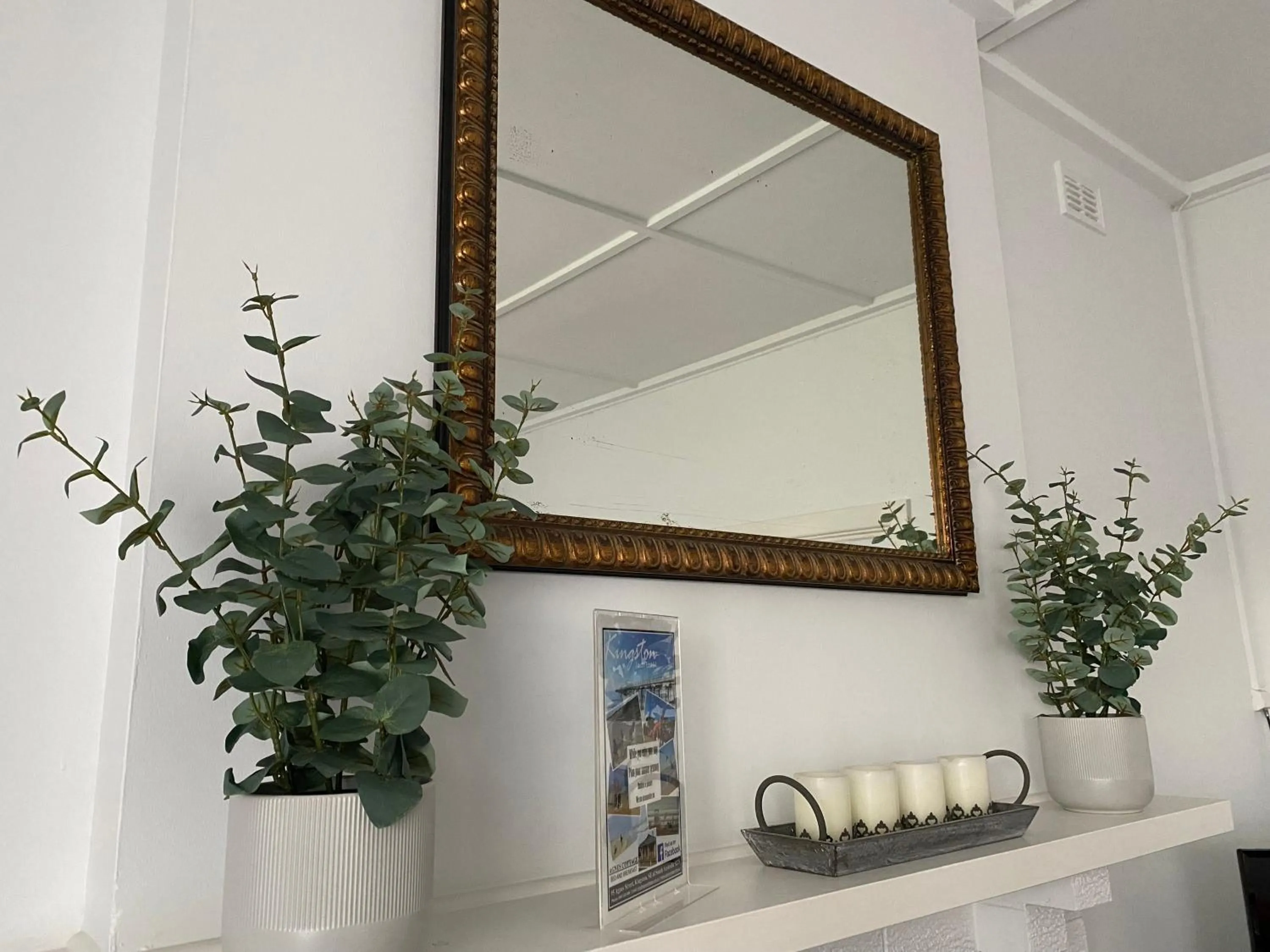 Lounge or bar in Two Cow Cottage Bed & Breakfast