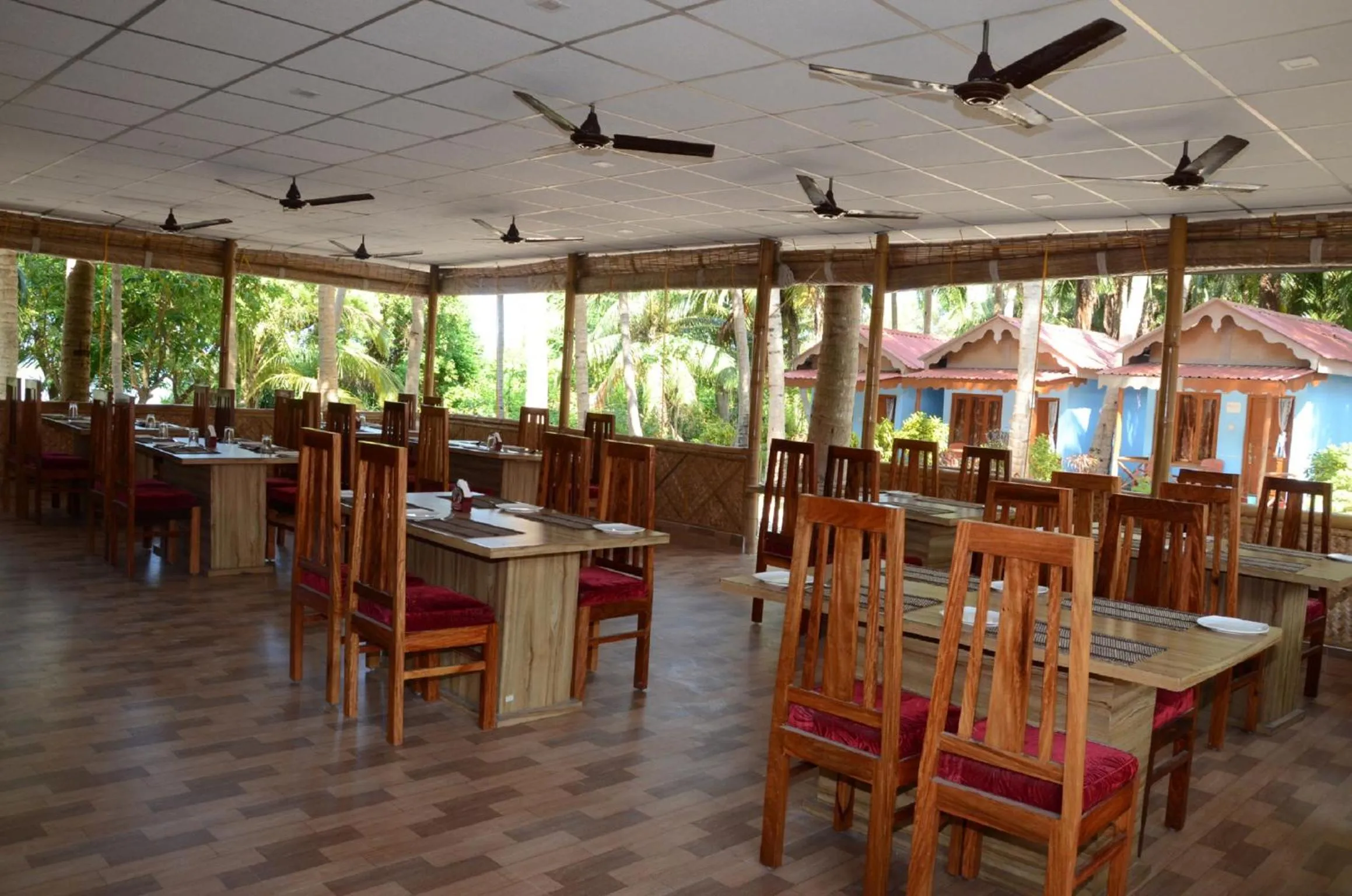 Restaurant/places to eat in Coconhuts Beach Resort
