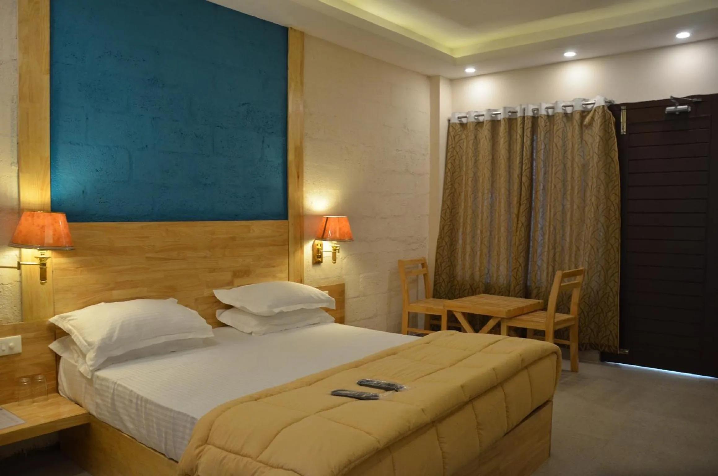 Bed in Coconhuts Beach Resort