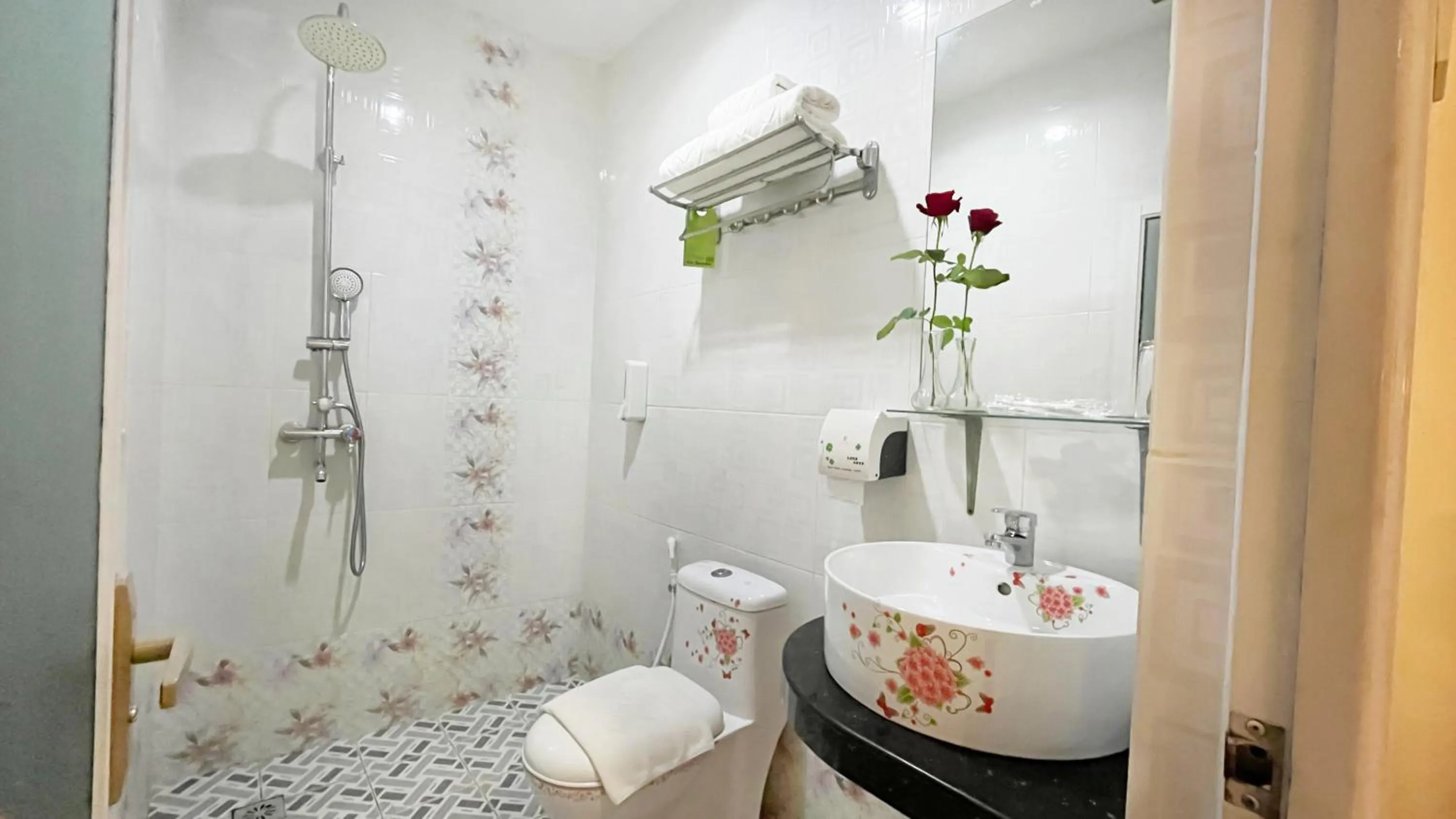 Shower in Sahid Vanilla Nagoya Batam