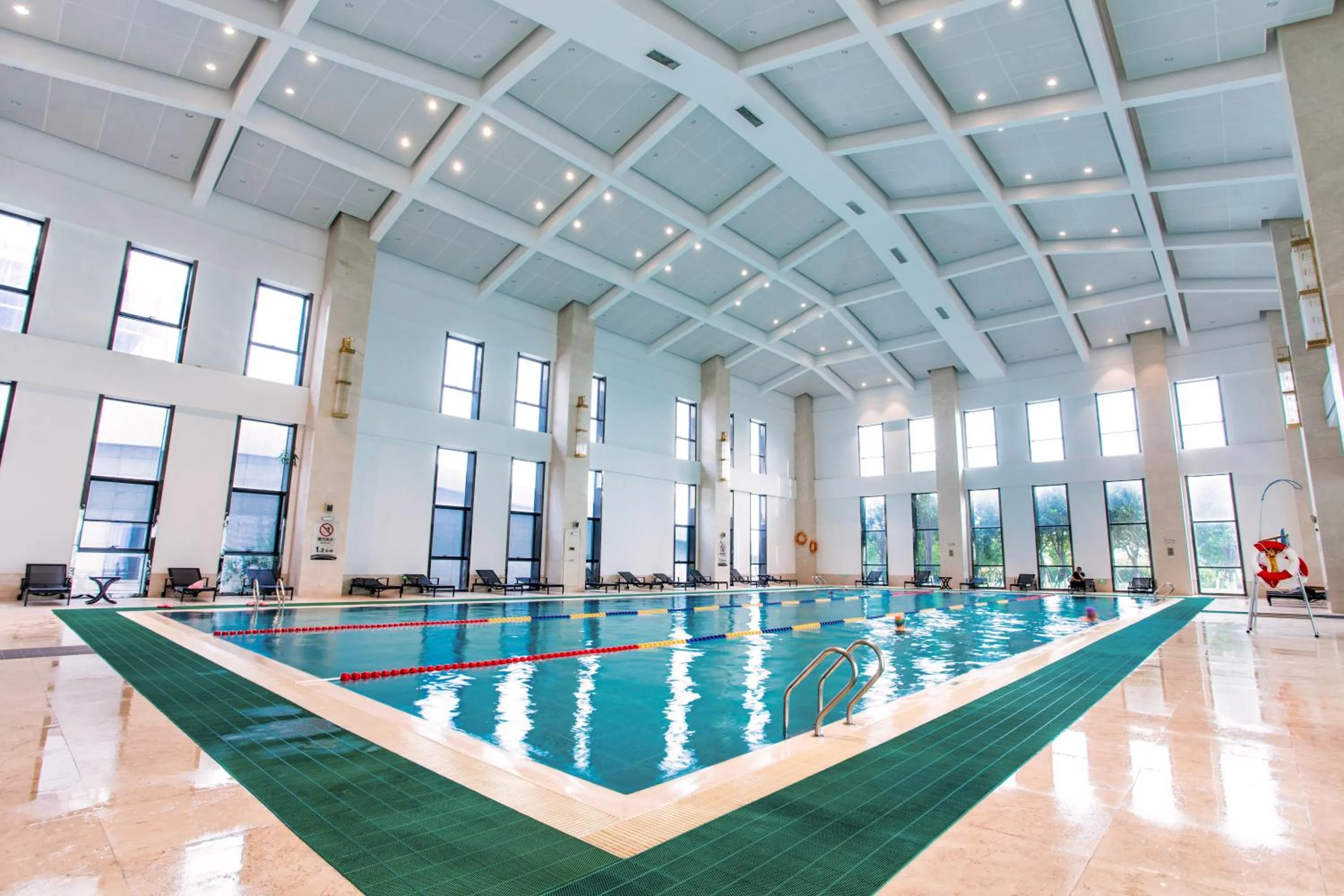 Swimming pool in Jiangsu Haizhou Bayview Conference Center