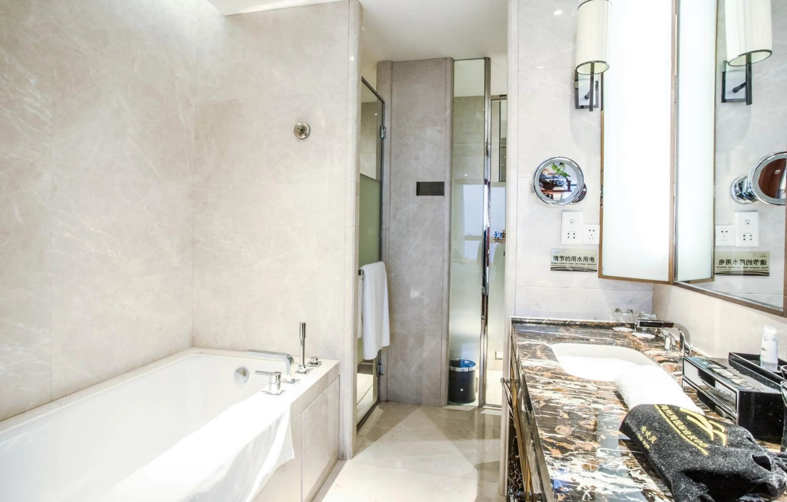 Toilet, Bed in Jiangsu Haizhou Bayview Conference Center