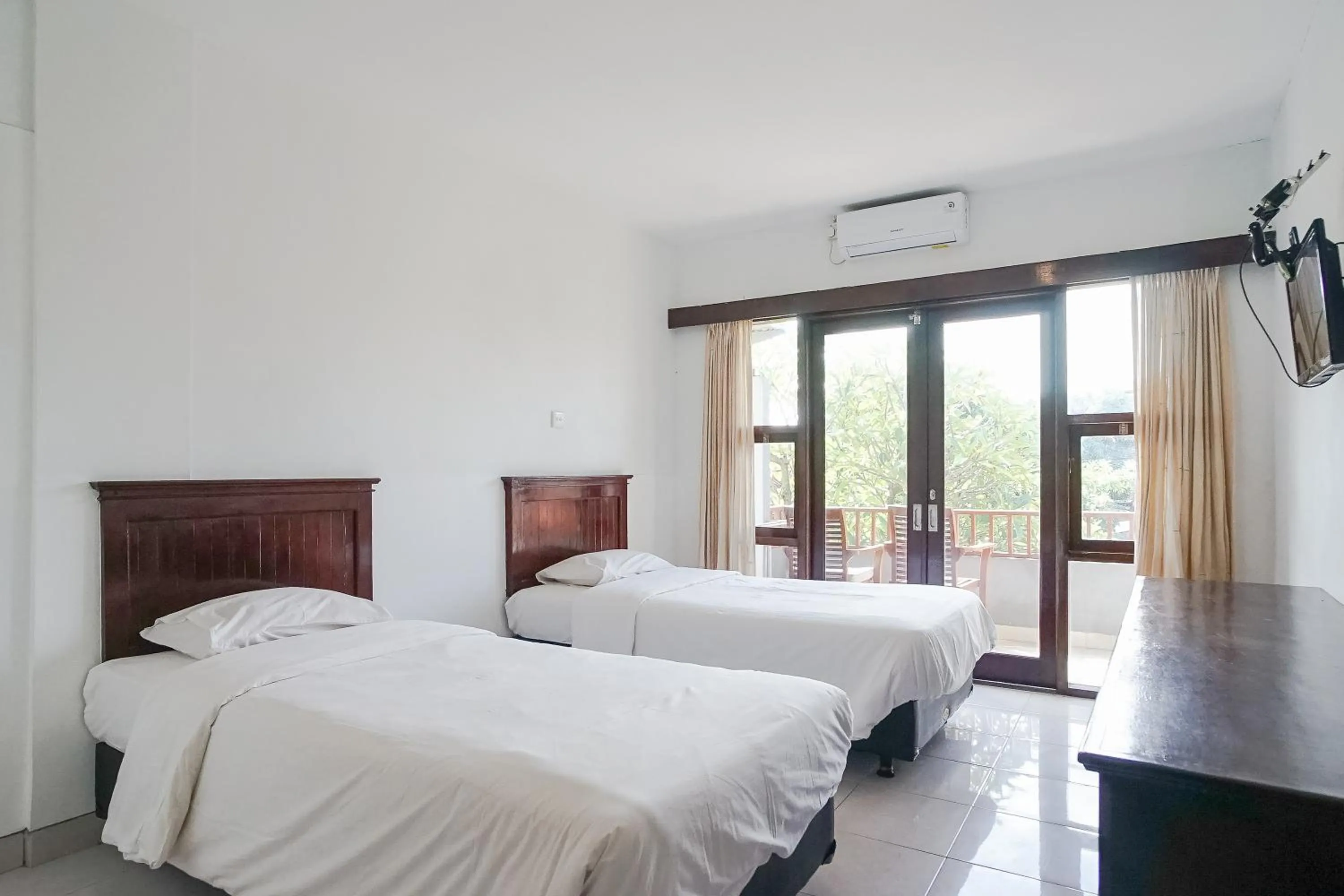 Bed in Indopurejoy House - Komala Indah Cottages