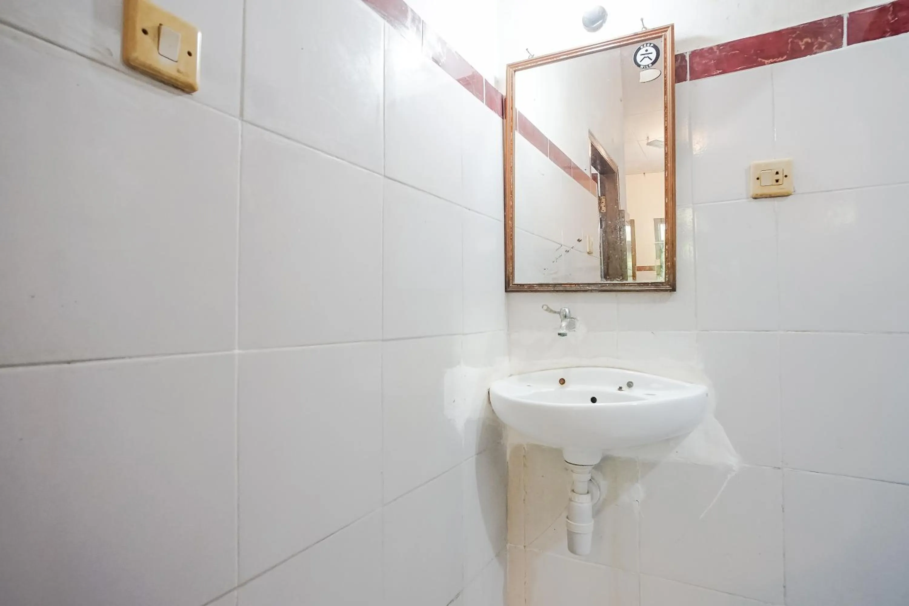 Bathroom in Indopurejoy House - Komala Indah Cottages
