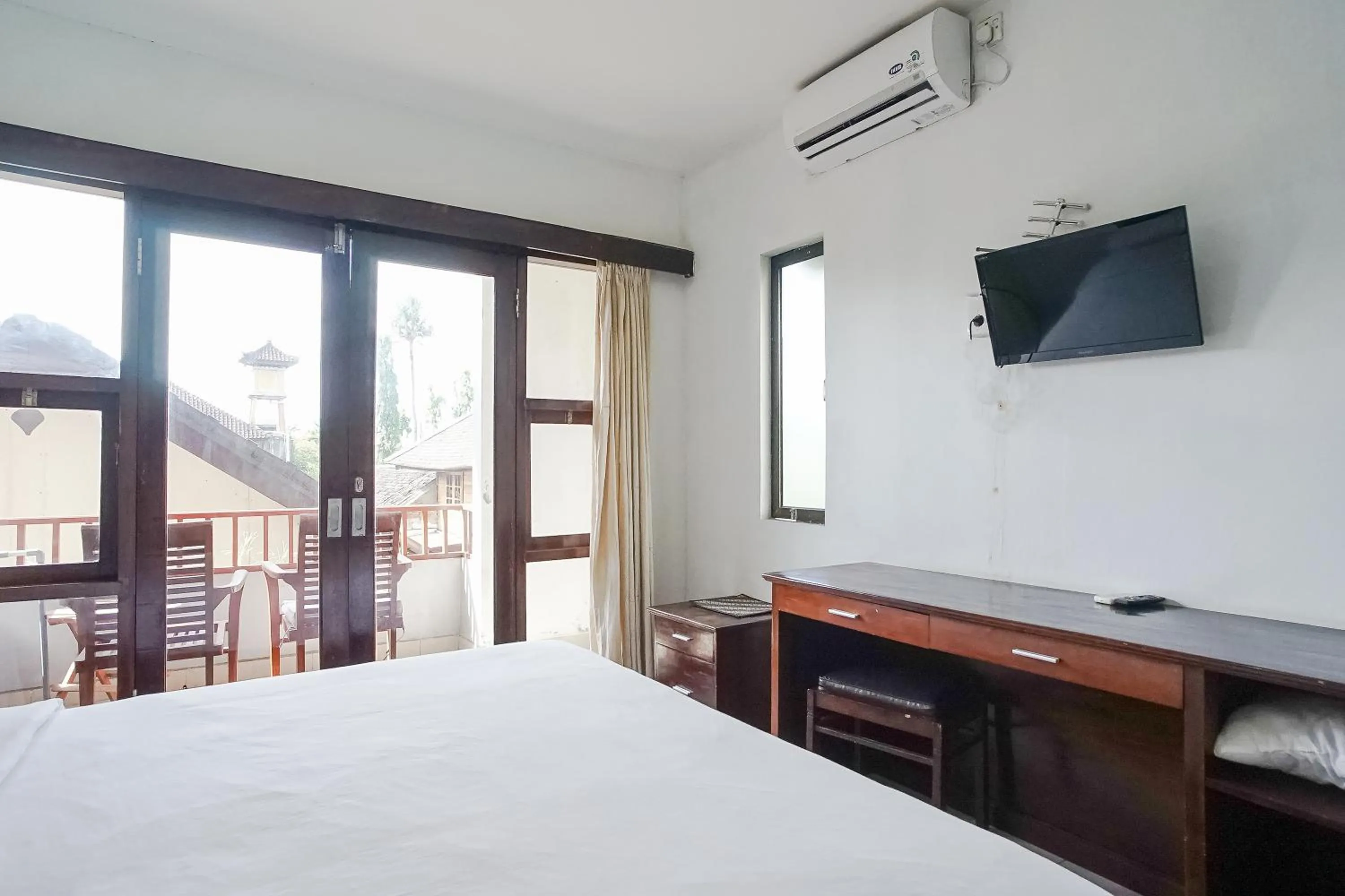Bed in Indopurejoy House - Komala Indah Cottages