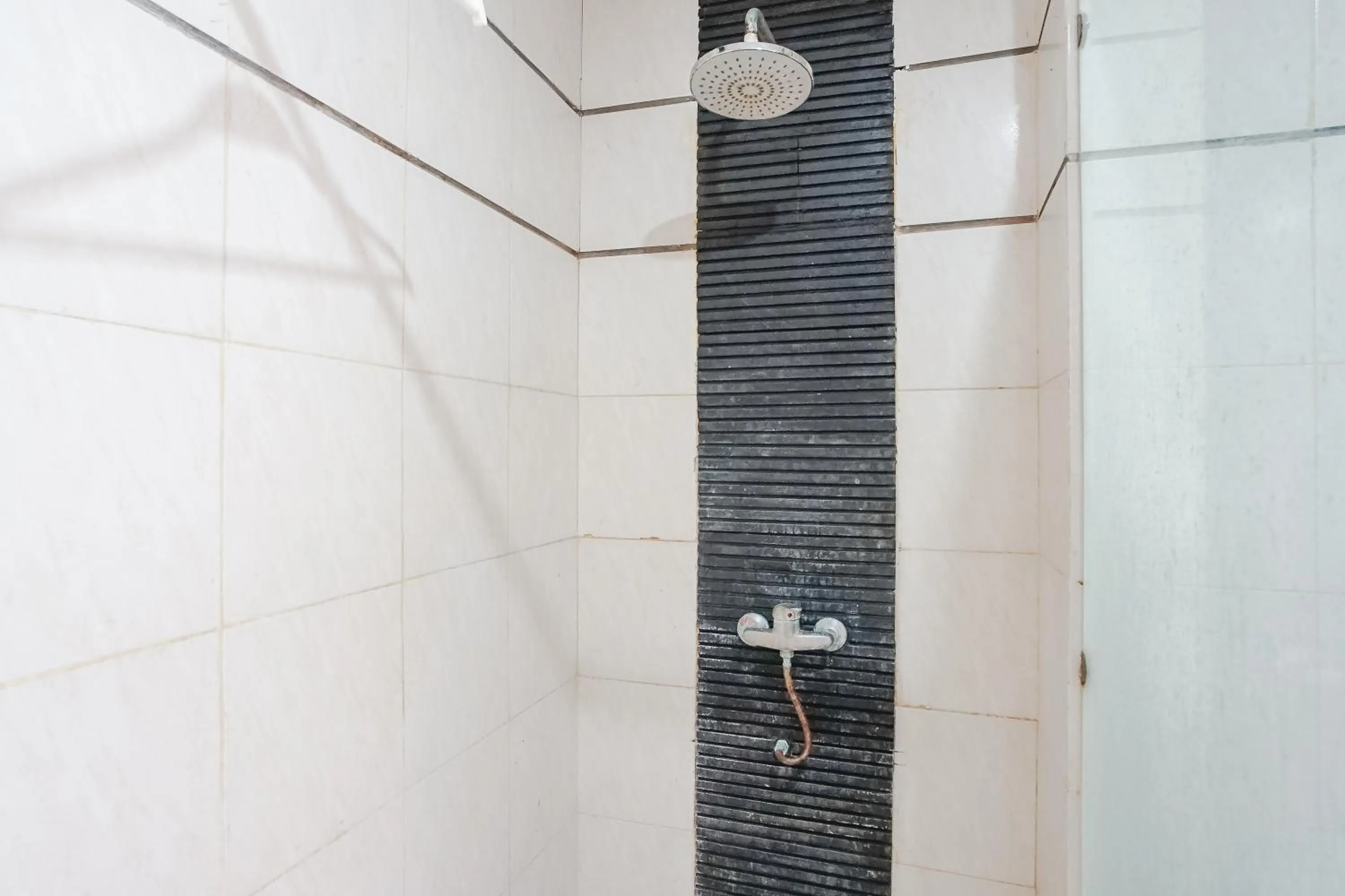 Shower in Indopurejoy House - Komala Indah Cottages