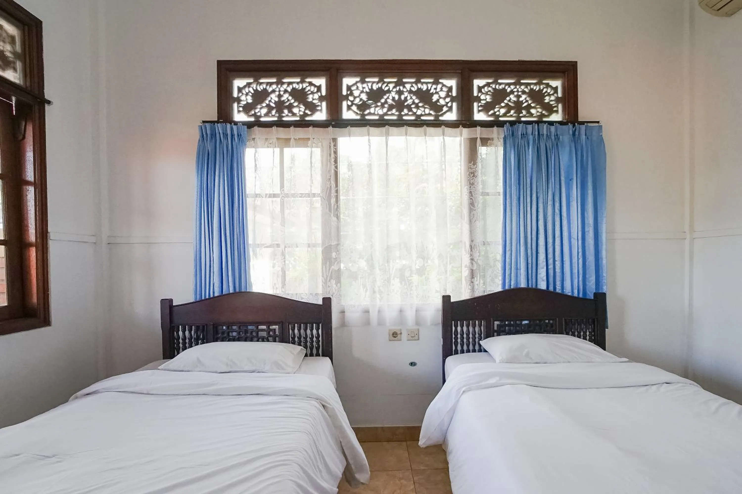 Bed in Indopurejoy House - Komala Indah Cottages