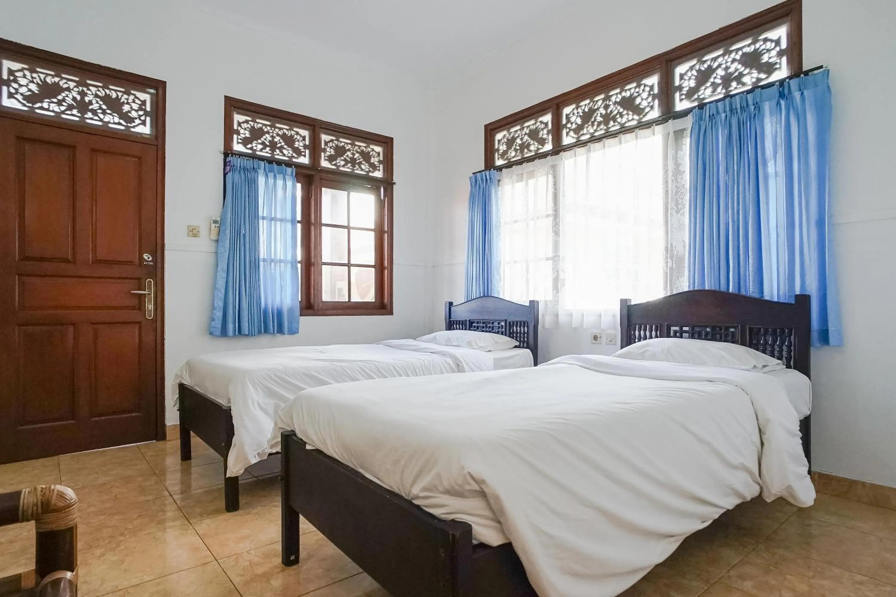 Bed in Indopurejoy House - Komala Indah Cottages