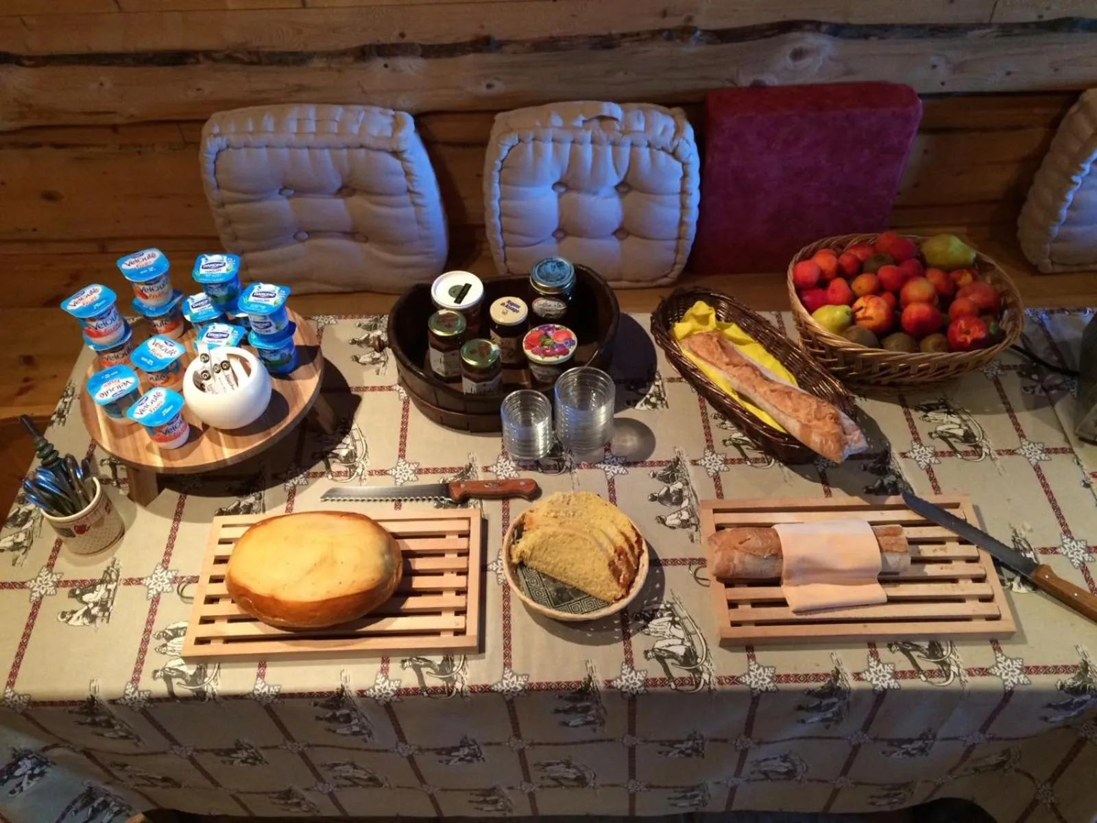 Buffet breakfast in La Grange De L'Errance