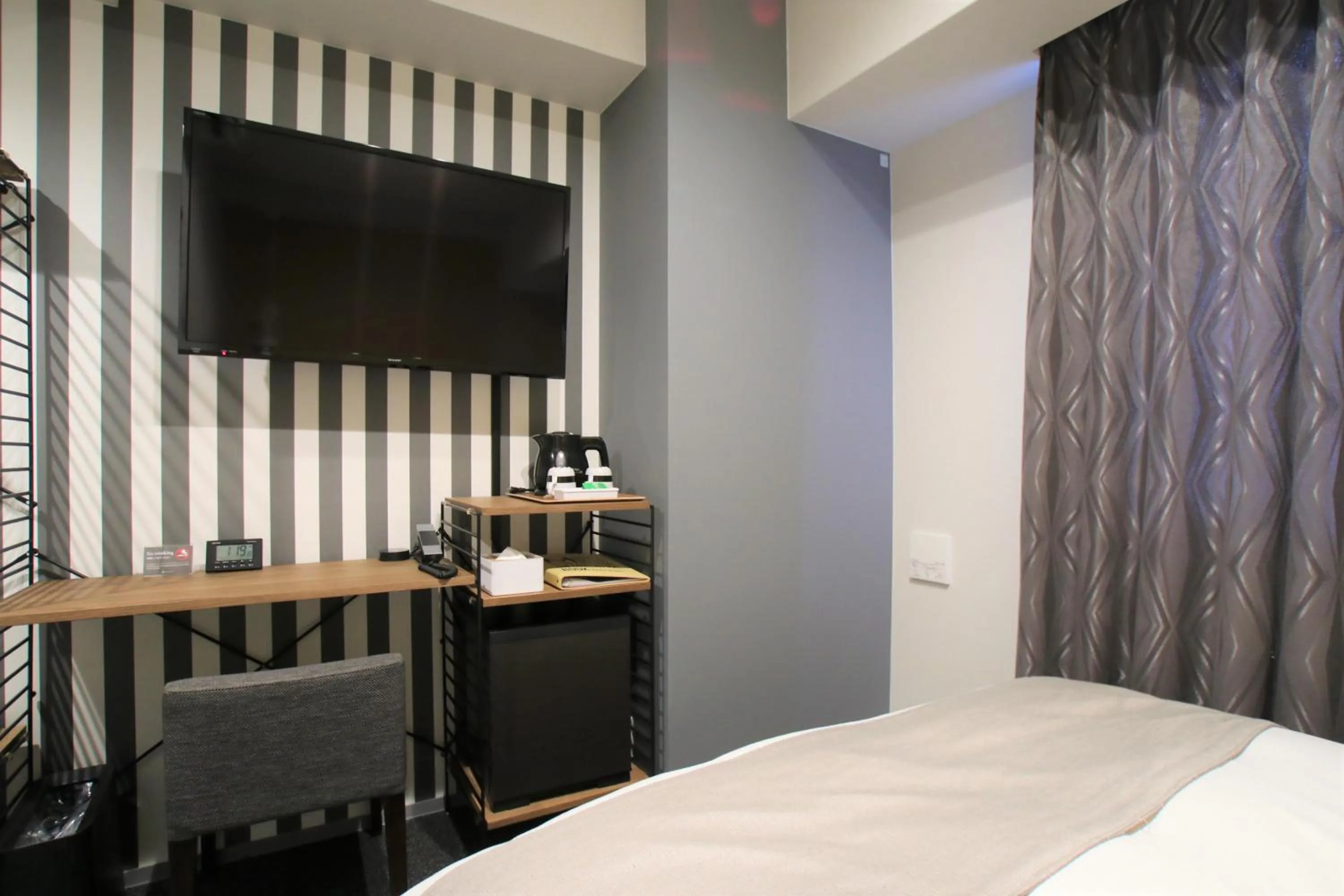 Decorative detail, Bed in Hotel M's Est Shijo Karasuma