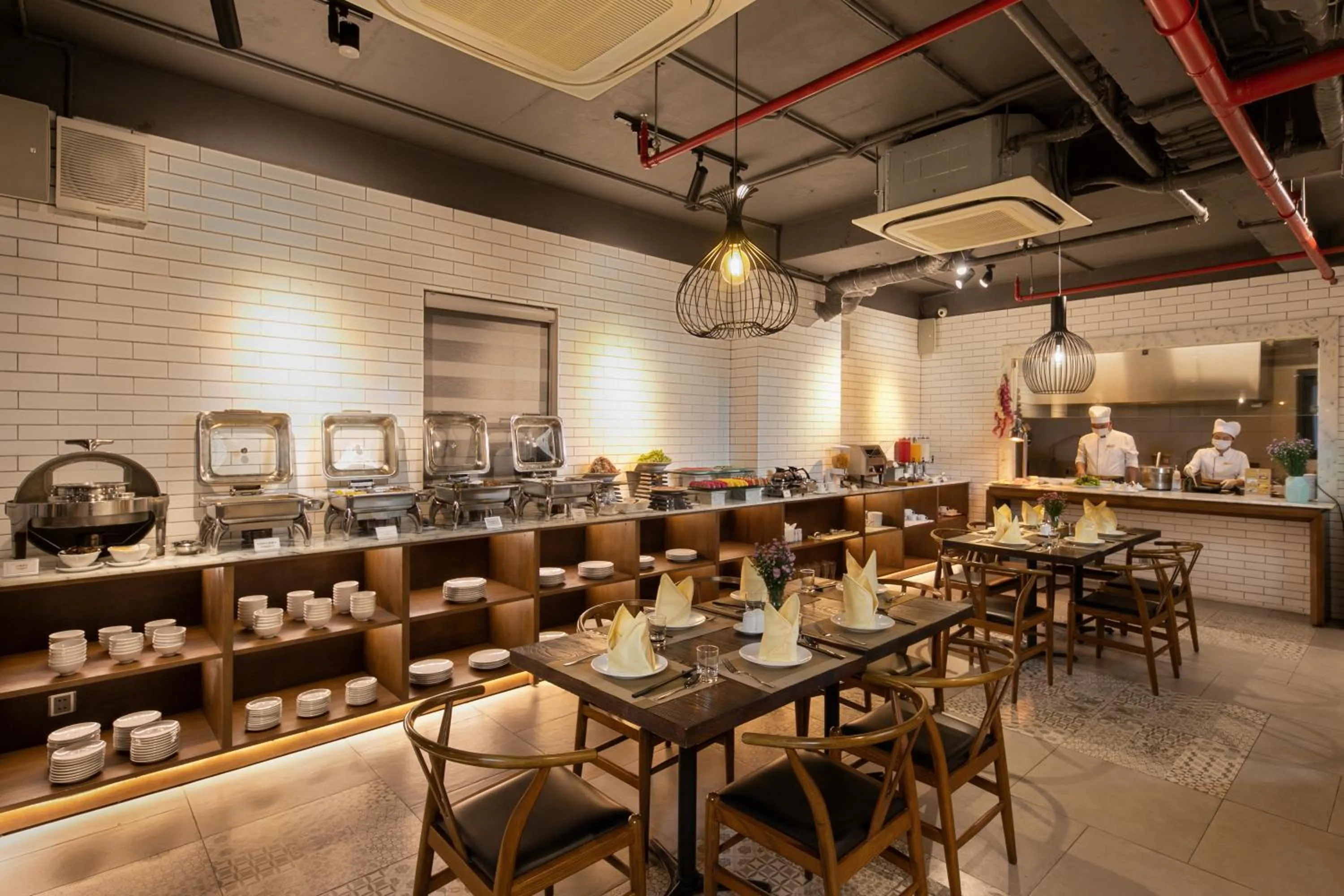 Restaurant/places to eat in Avora Hotel