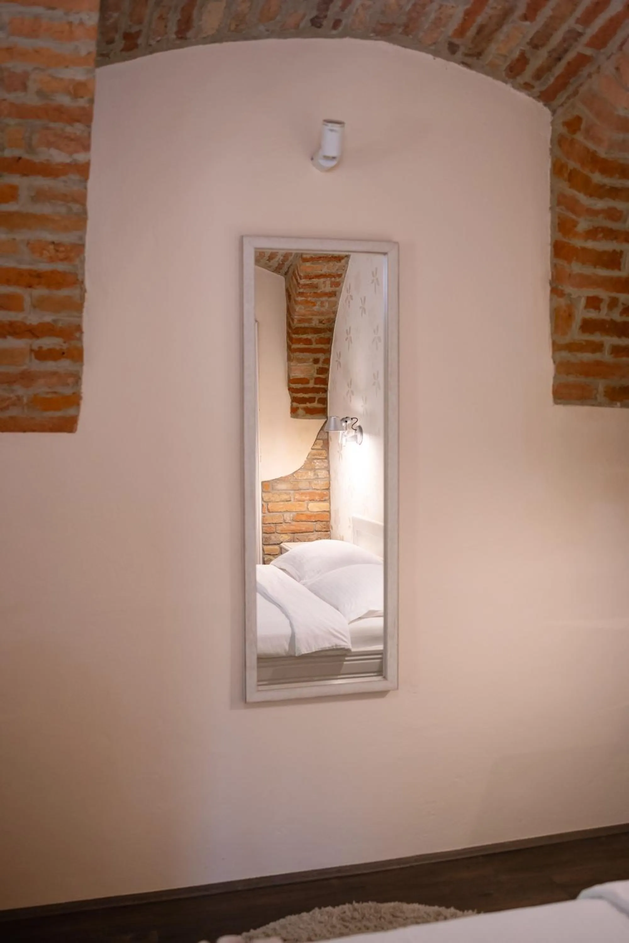 Bedroom, Bed in Maksimilian Osijek