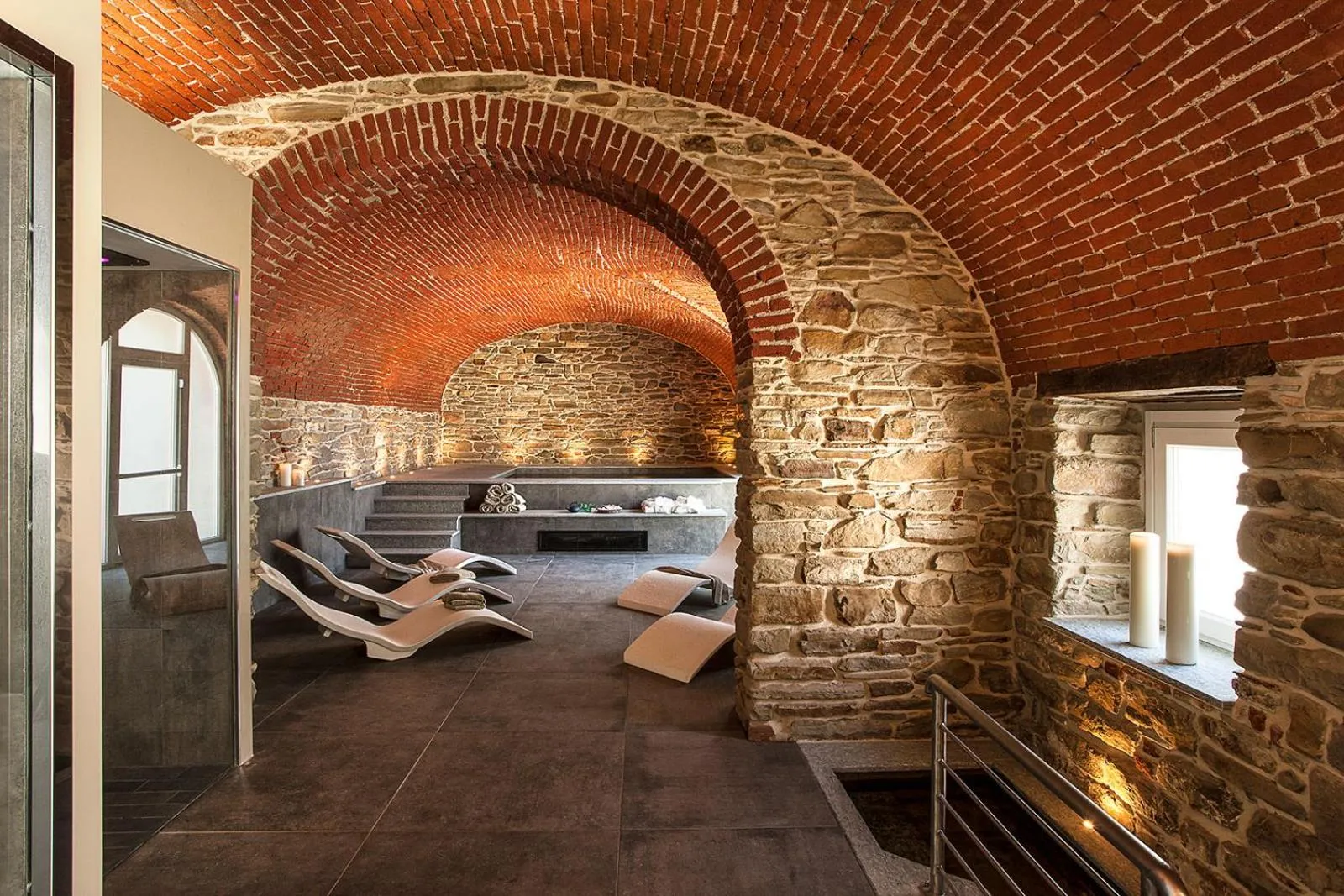 Hot Tub in Hemanaire