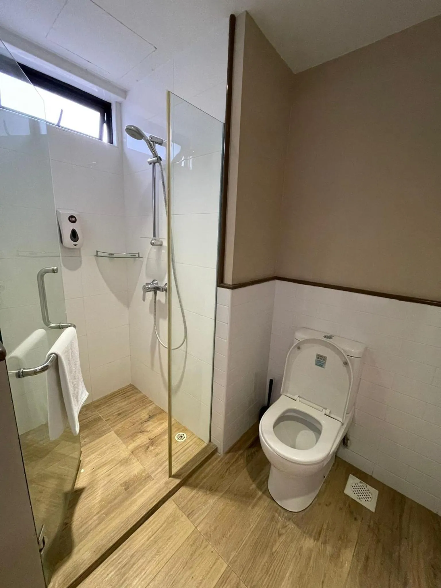 Bathroom in Greatwood Residence at Devonshire