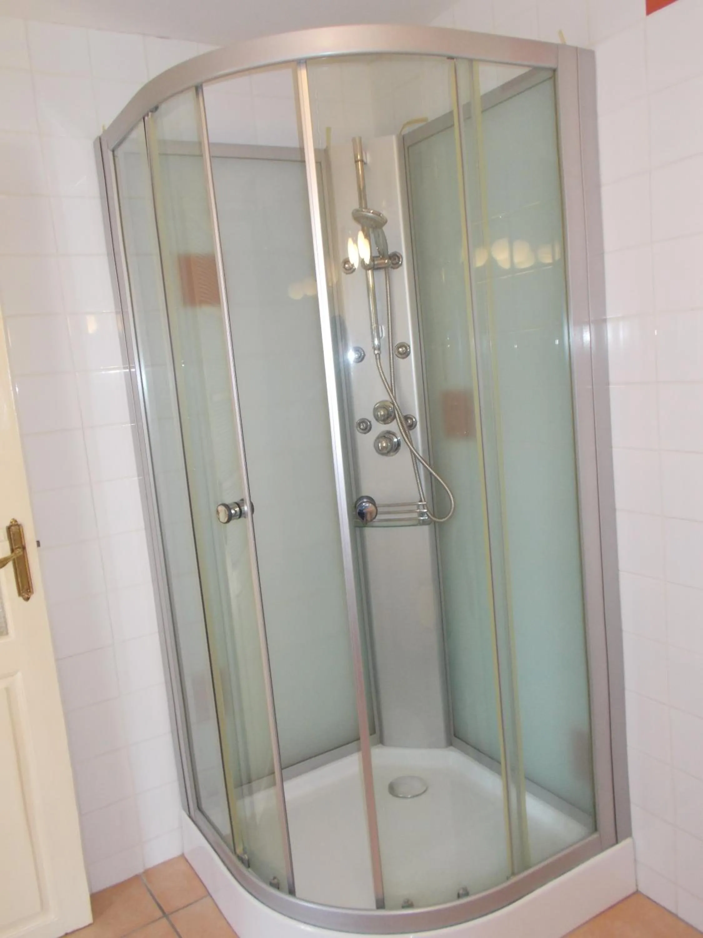 Bathroom in Poppys Chambres d'Hotes