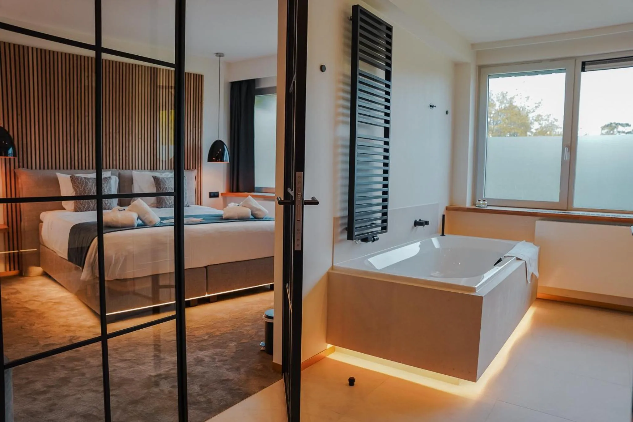 Bathroom, Bed in Mont-des-Pins