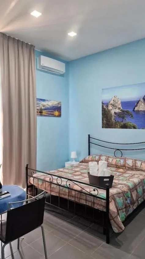 Bed in Napoli Station B&B