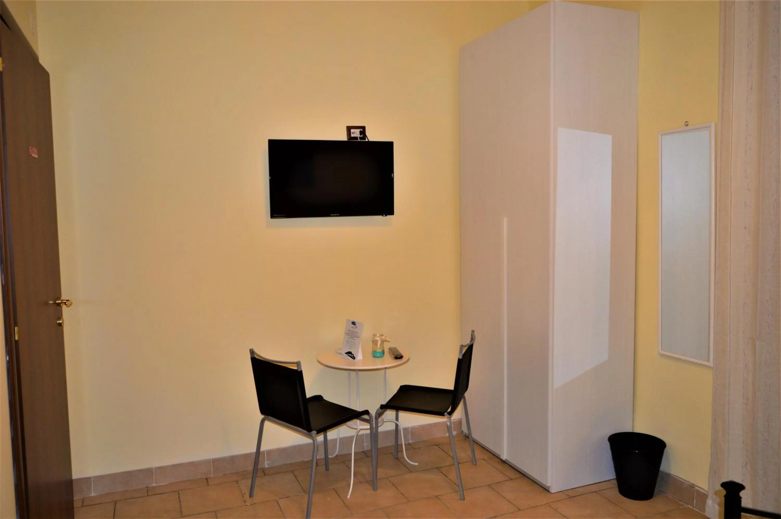 Seating area in Napoli Station B&B