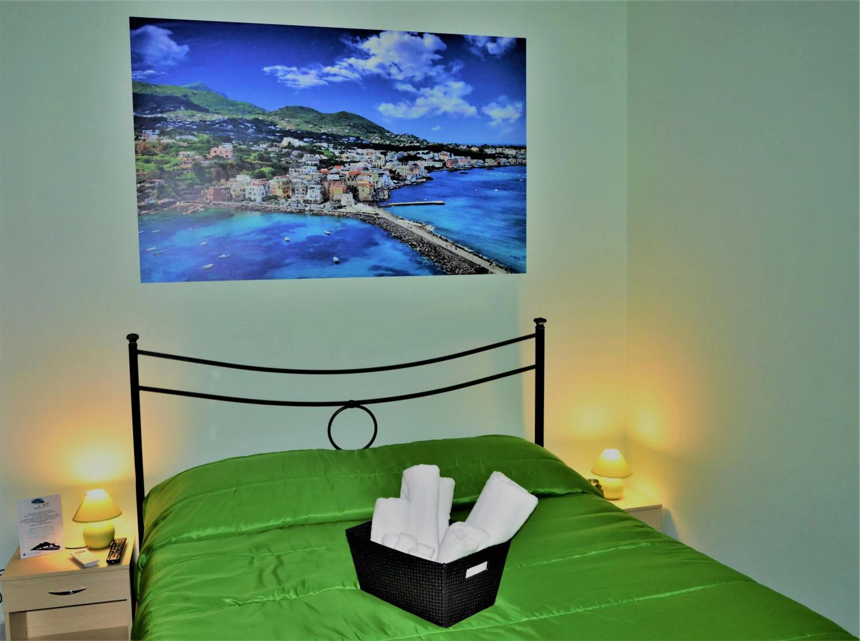 Photo of the whole room, Bed in Napoli Station B&B