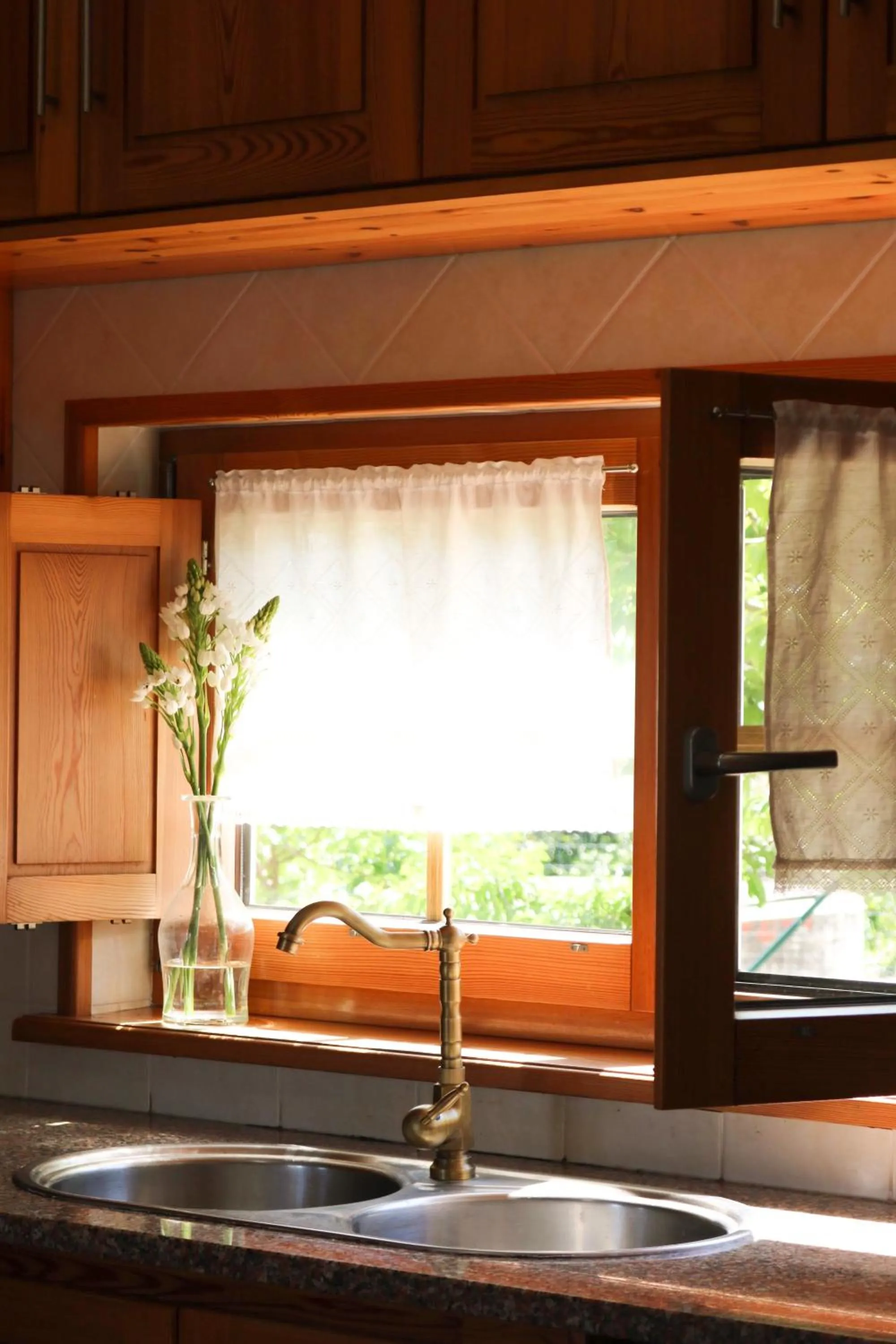 Communal kitchen in Quinta Amarela - B&B