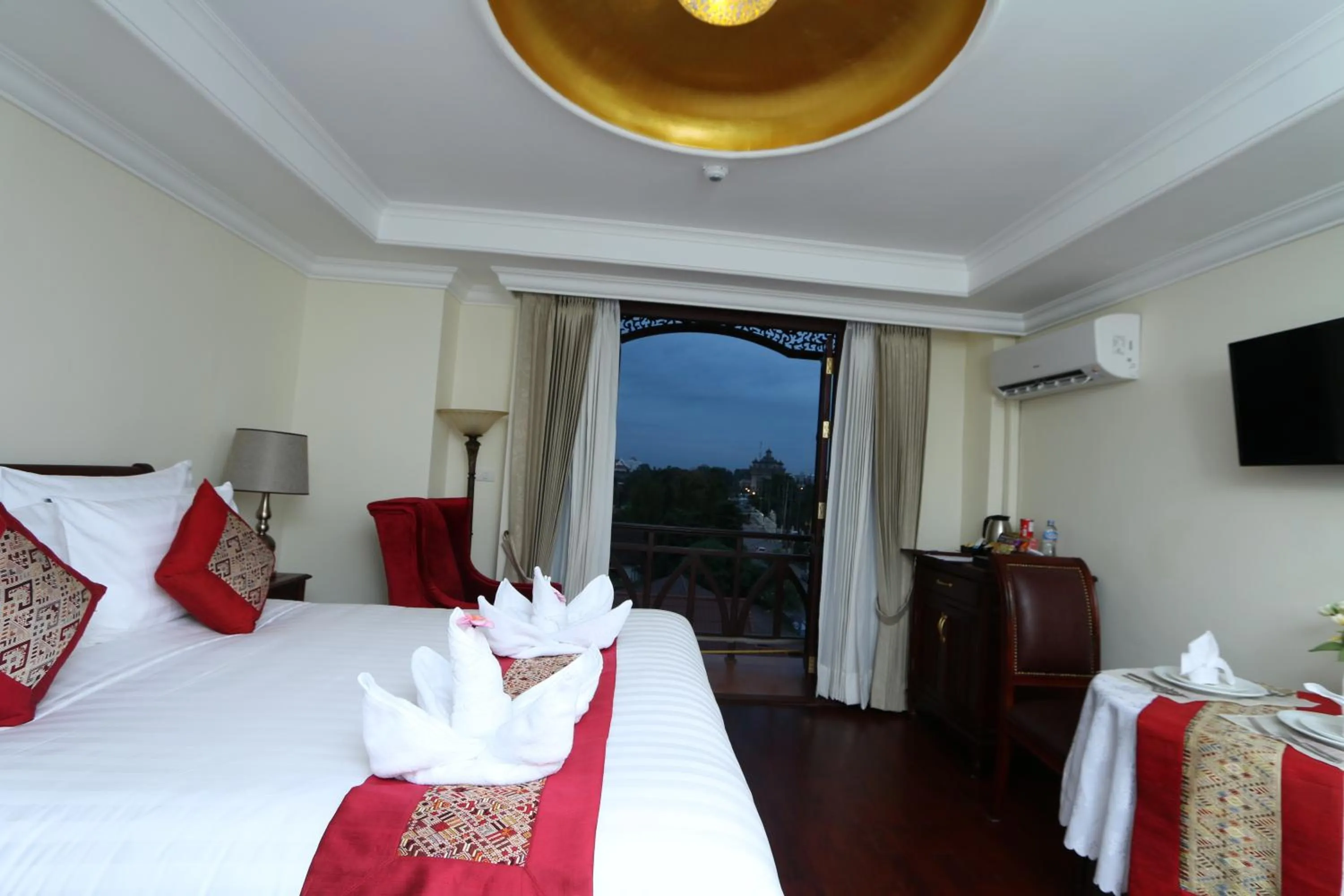 Photo of the whole room, Bed in Phasouk Vien Chantra Hotel