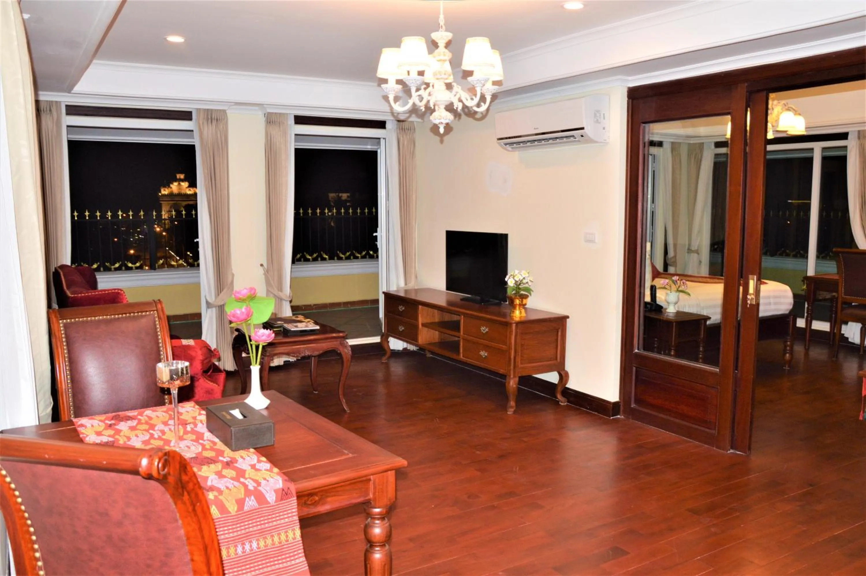 Living room in Phasouk Vien Chantra Hotel