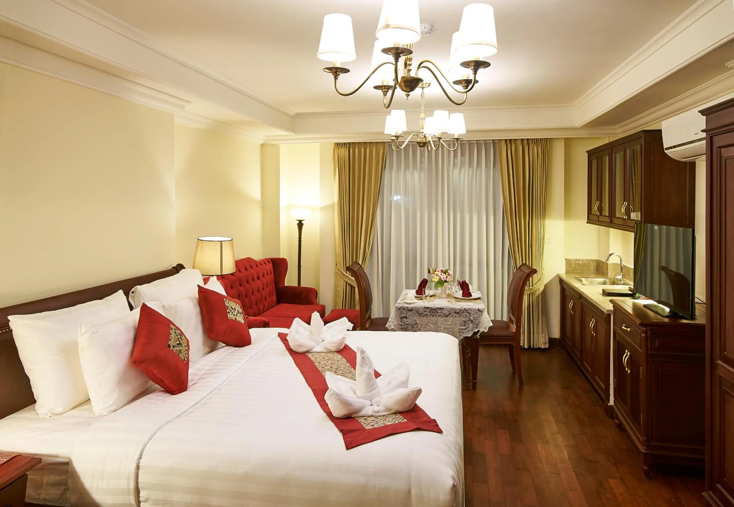 Bedroom, Bed in Phasouk Vien Chantra Hotel