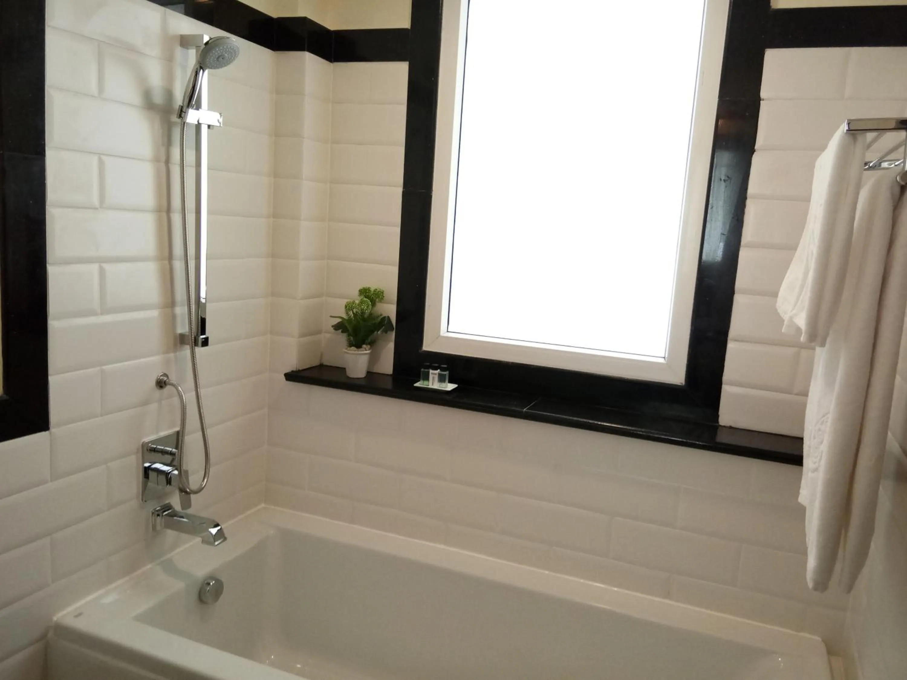 Bathroom in Phasouk Vien Chantra Hotel