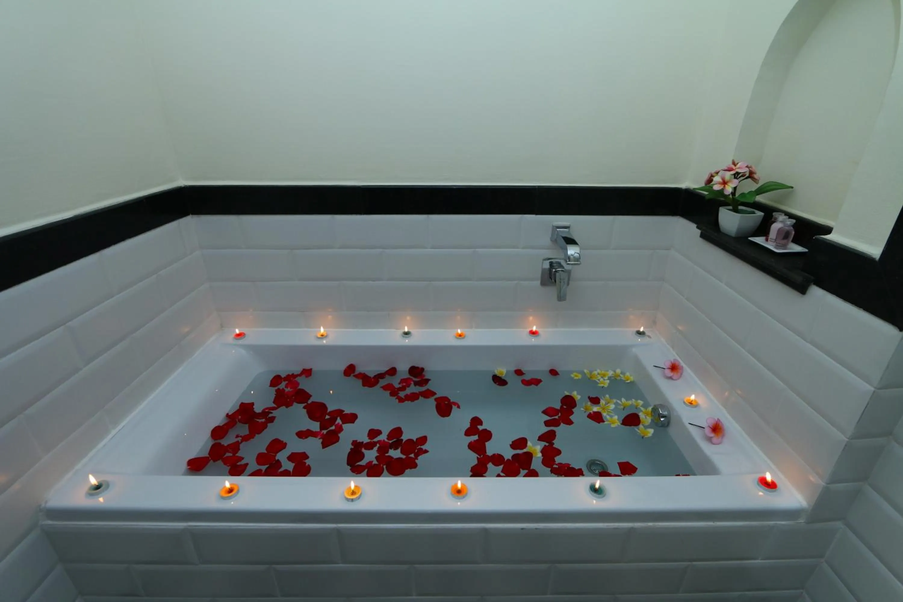 Bathroom in Phasouk Vien Chantra Hotel