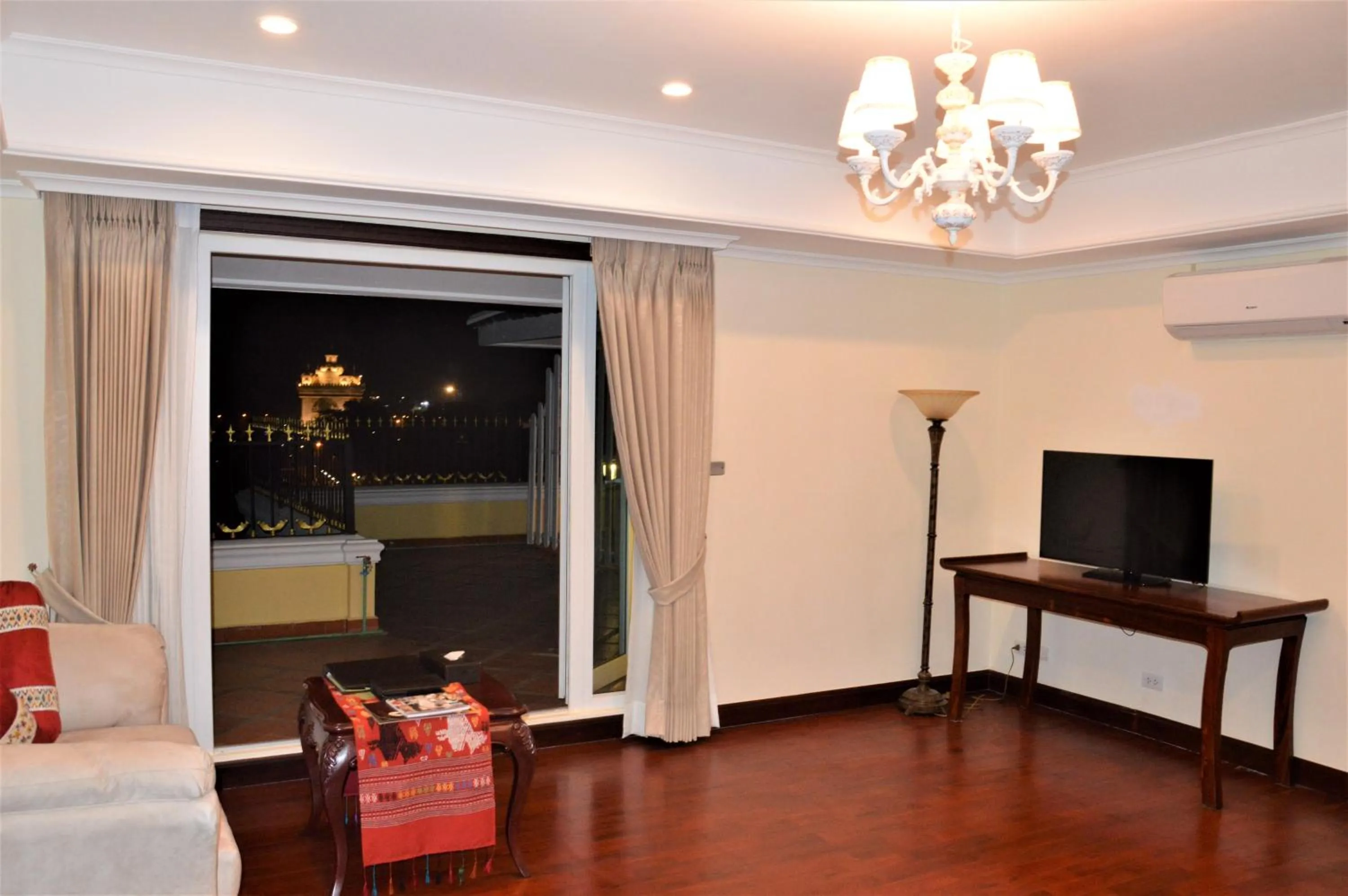 Living room in Phasouk Vien Chantra Hotel