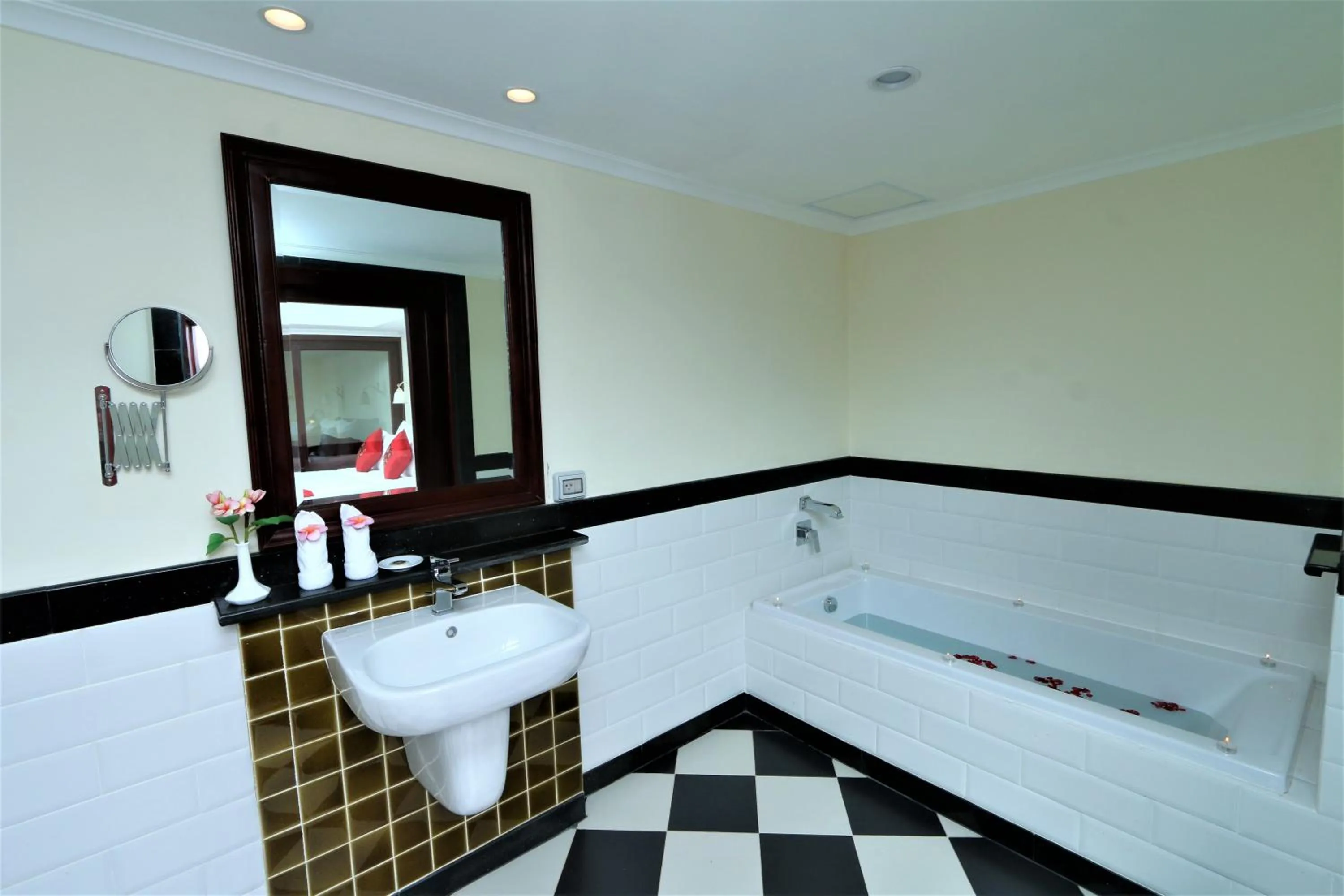 Bathroom in Phasouk Vien Chantra Hotel