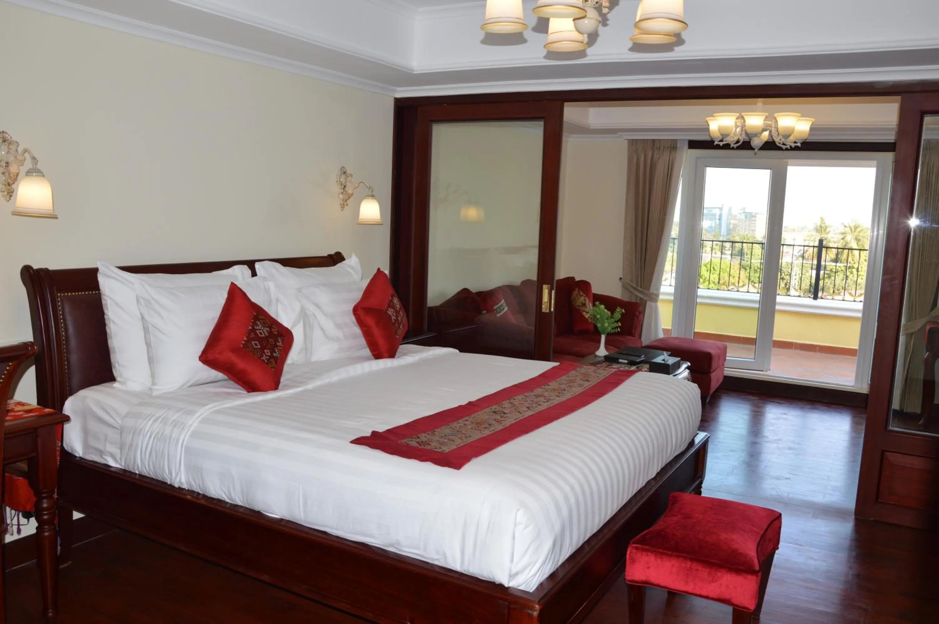 Bed in Phasouk Vien Chantra Hotel