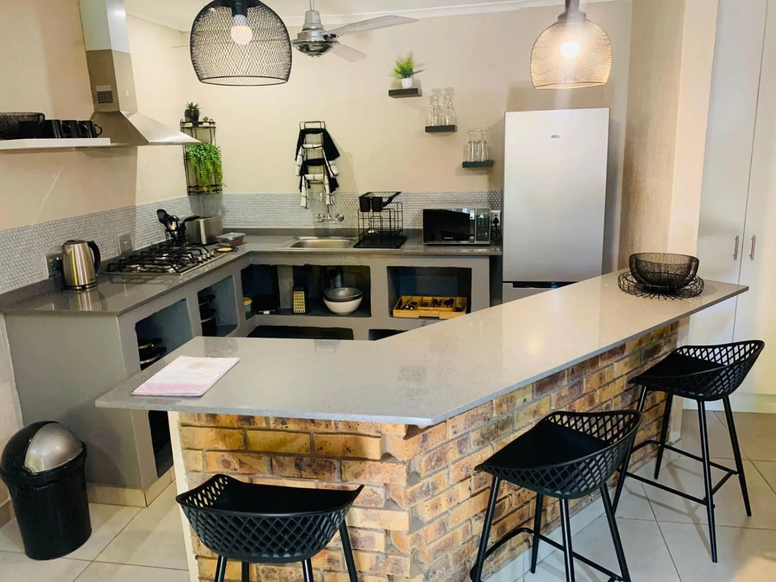 Kitchen or kitchenette in Shingalana Guest Lodge