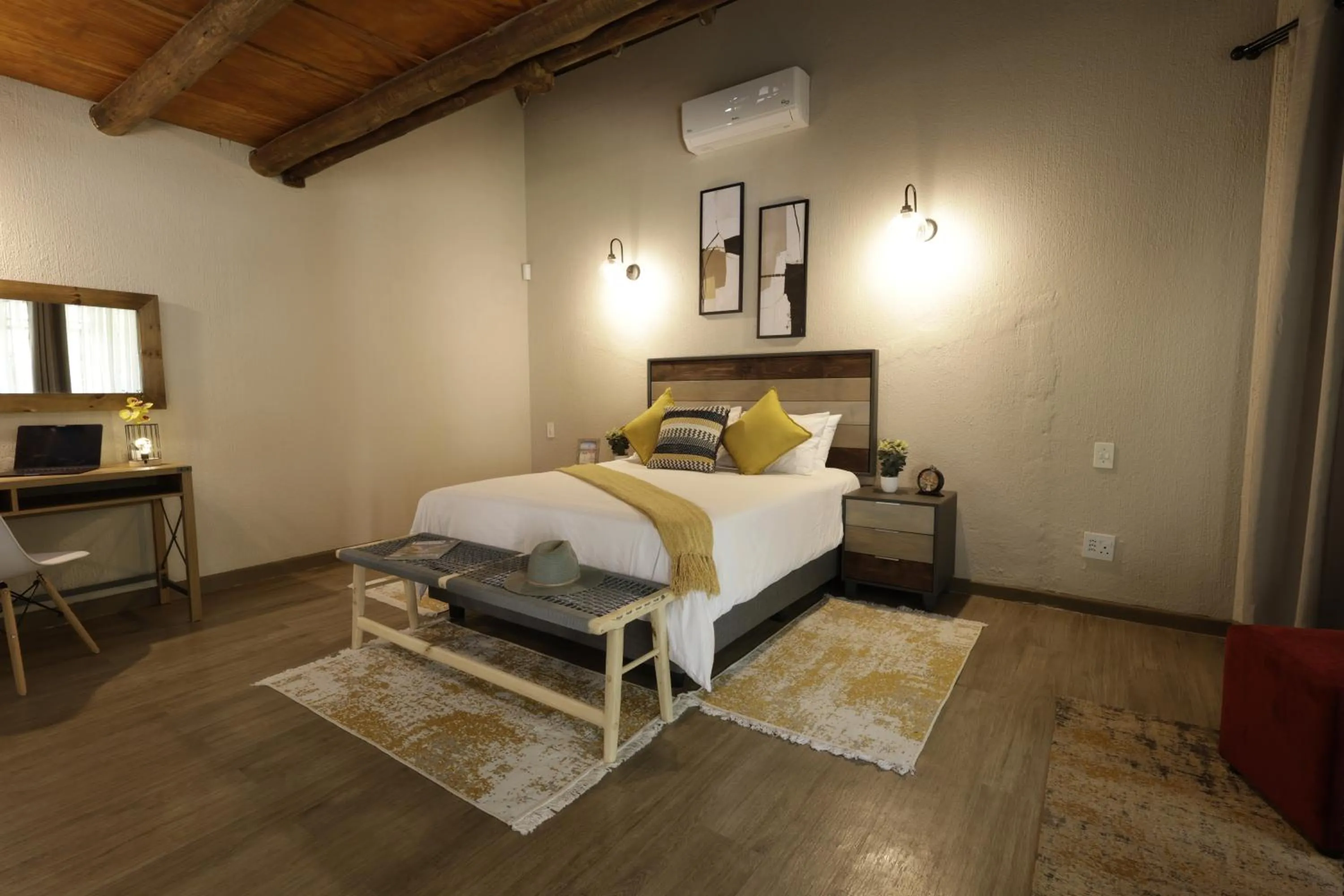 Bed in Shingalana Guest Lodge