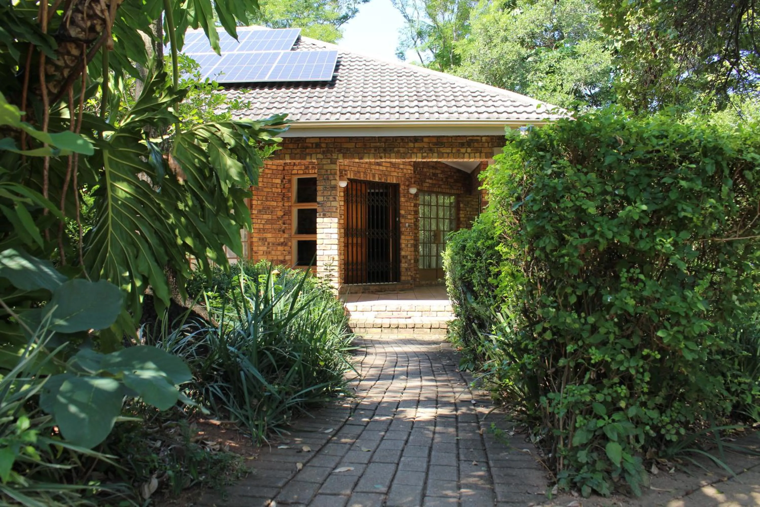 Facade/entrance in Shingalana Guest Lodge