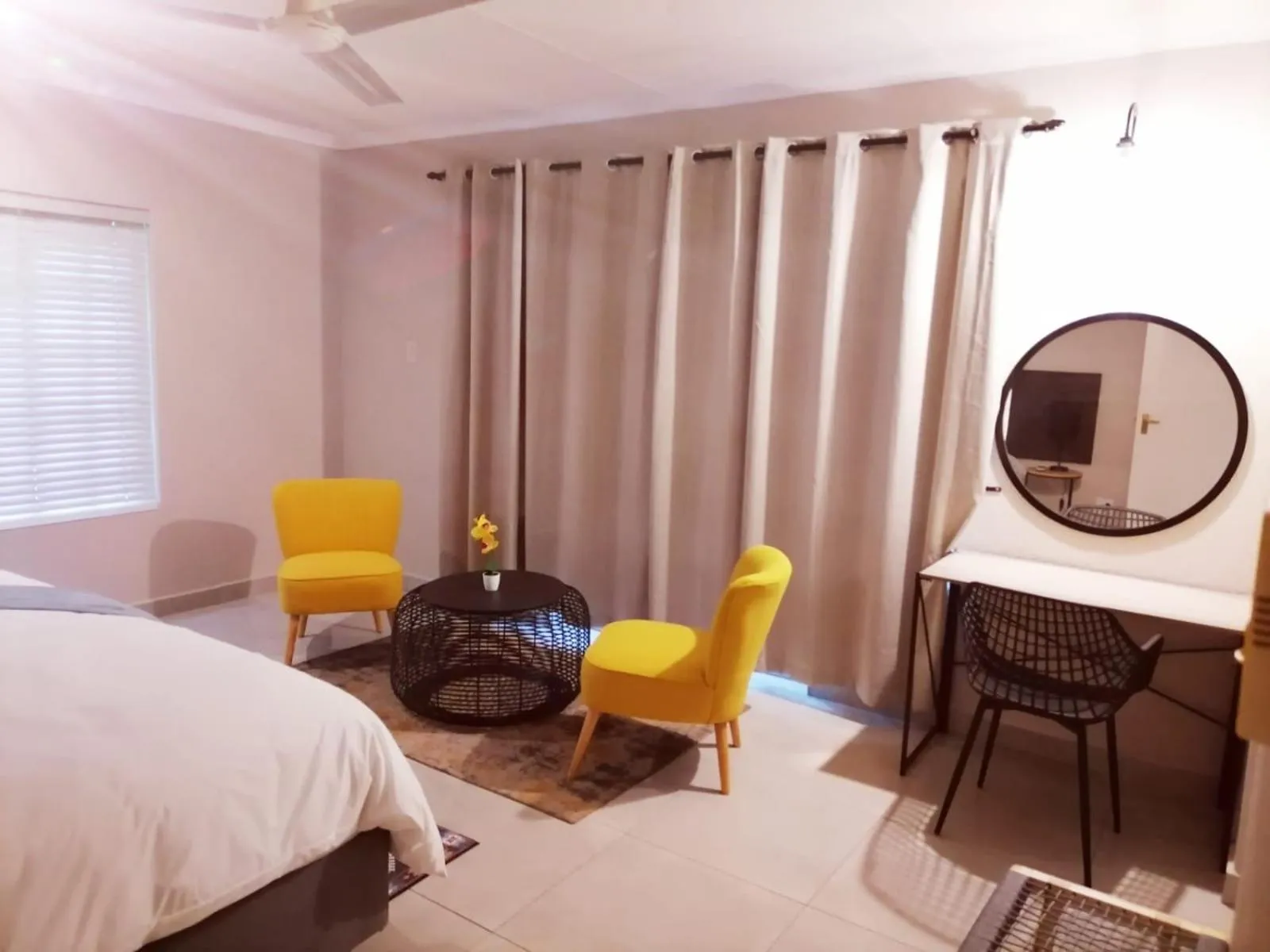 Seating area, Bed in Shingalana Guest Lodge